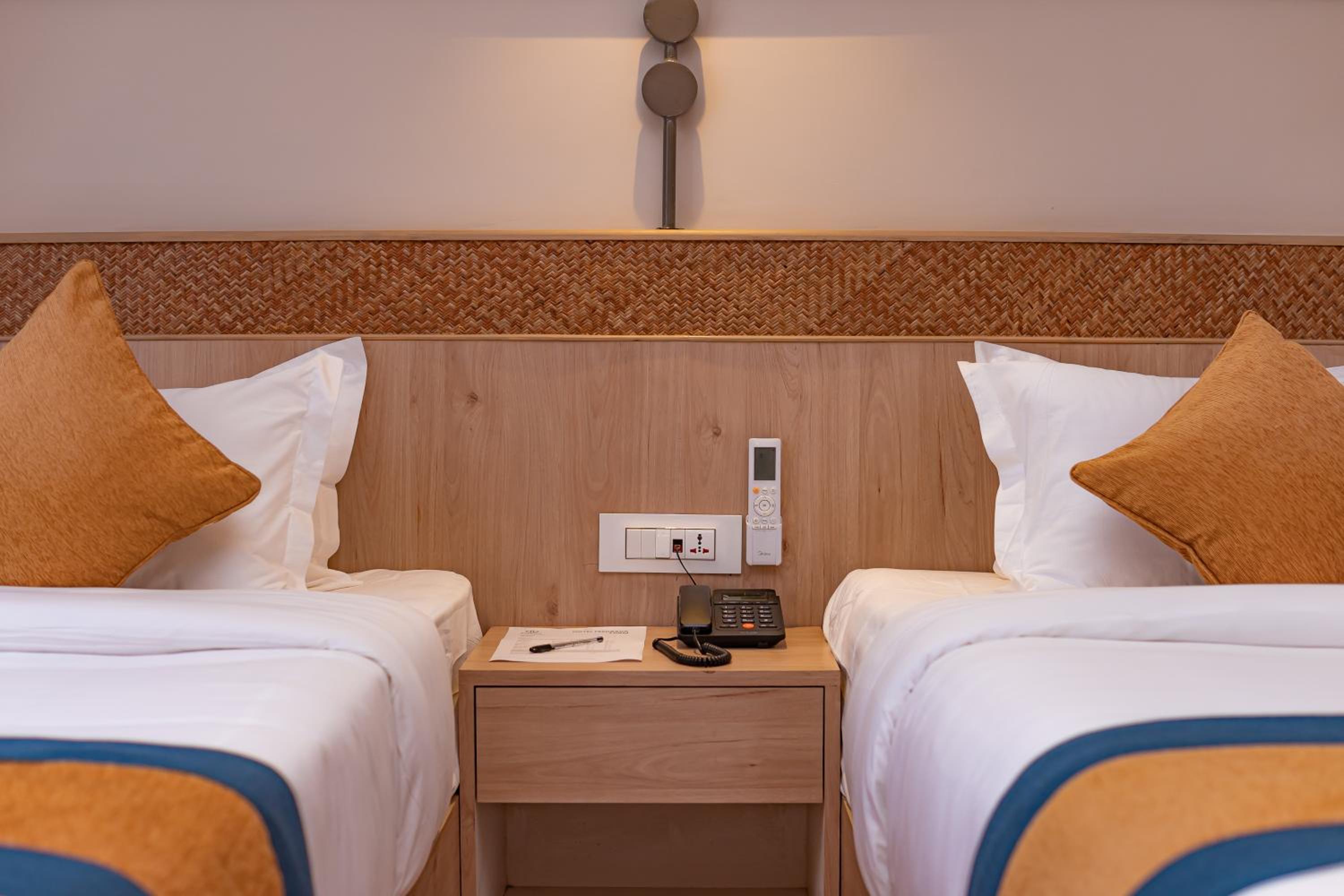 Deluxe Twin Room - Photo 15
