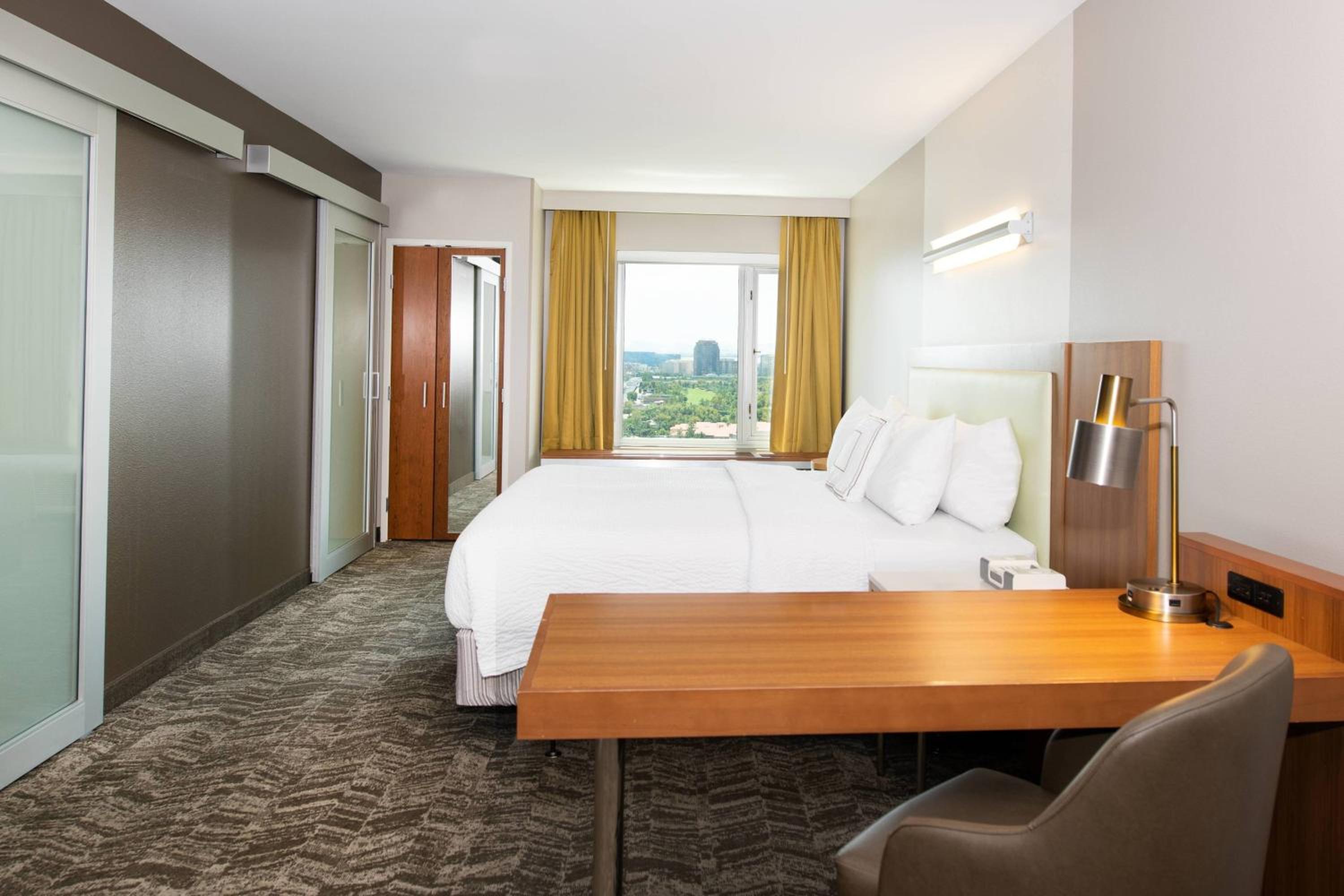King Studio with Trundle Bed and City View - Photo 3