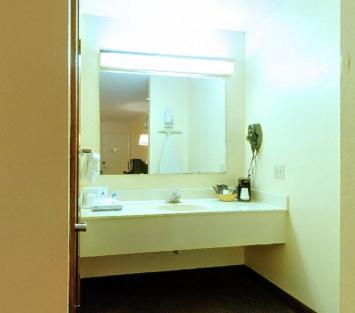 Queen Room with Two Queen Beds - Photo 3