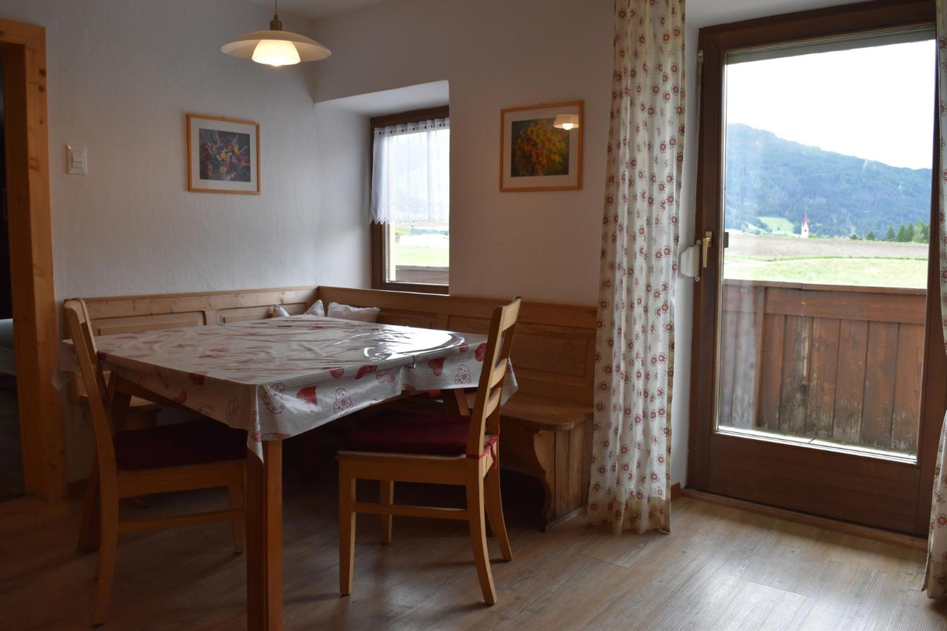 Three-Bedroom Apartment with Balcony photo 3