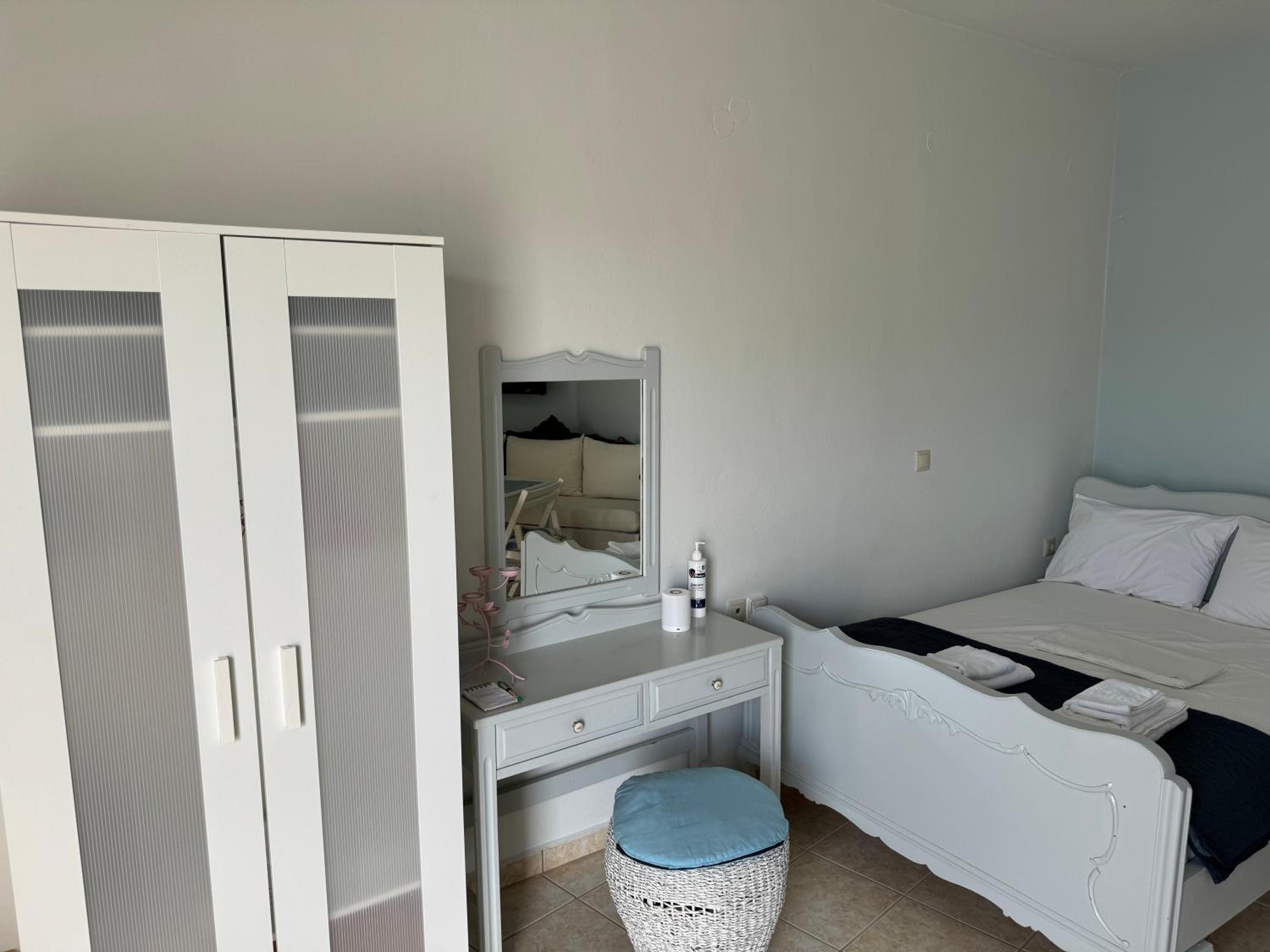One-Bedroom House photo 1