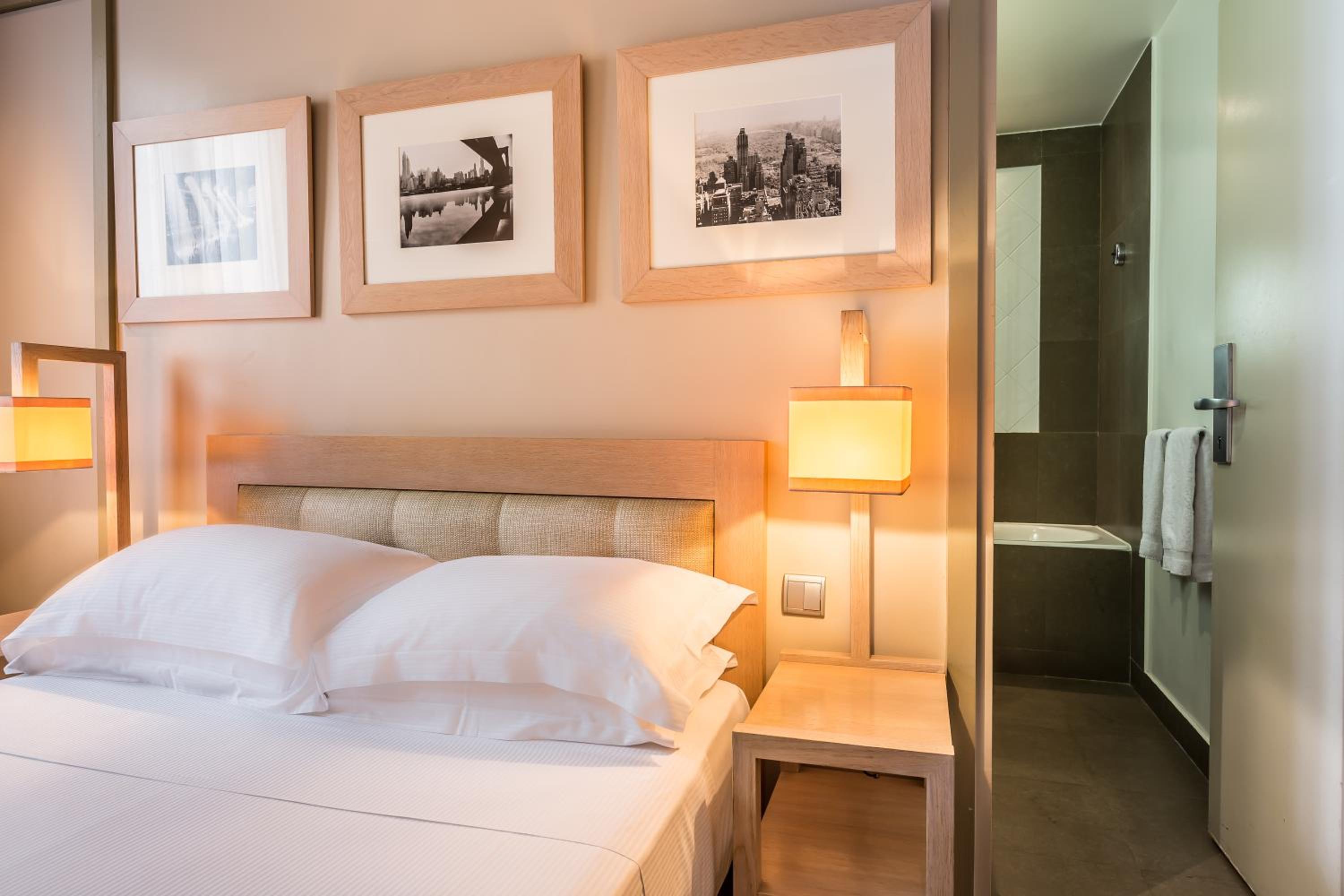 Classic Double Room thumbnail 5