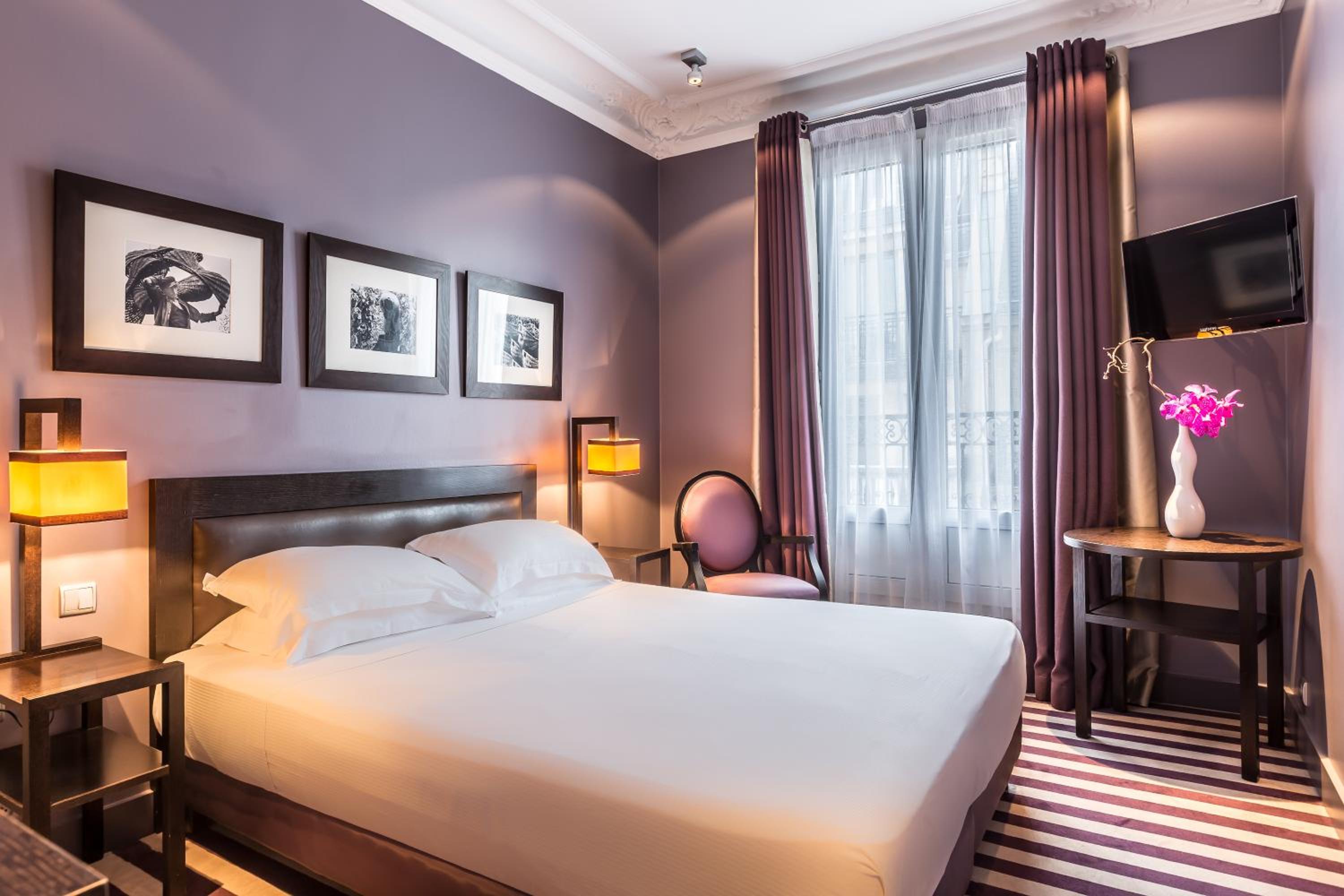Superior Queen Room thumbnail 5