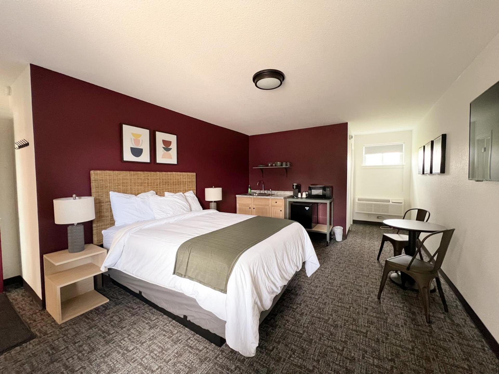Deluxe Queen Room