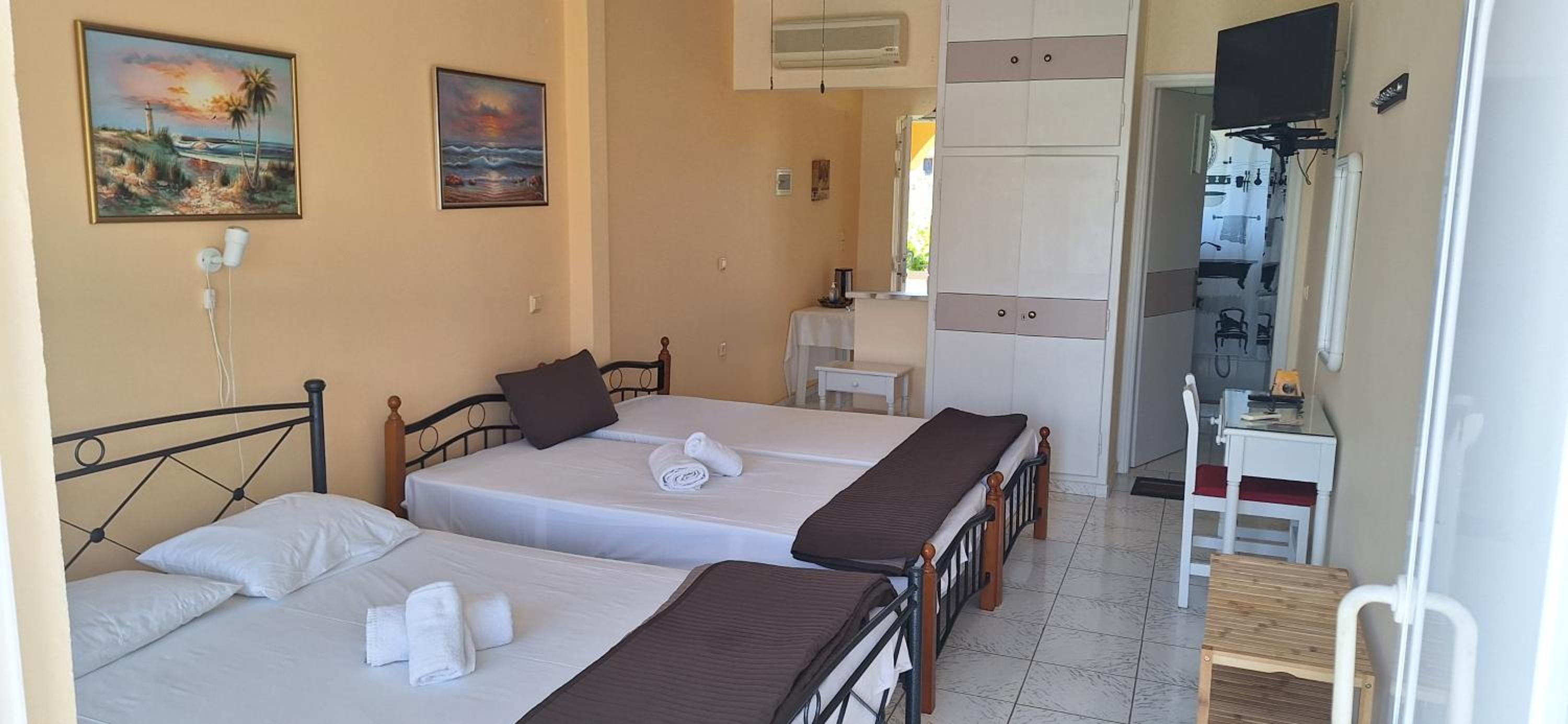 Studio Apartment with Balcony