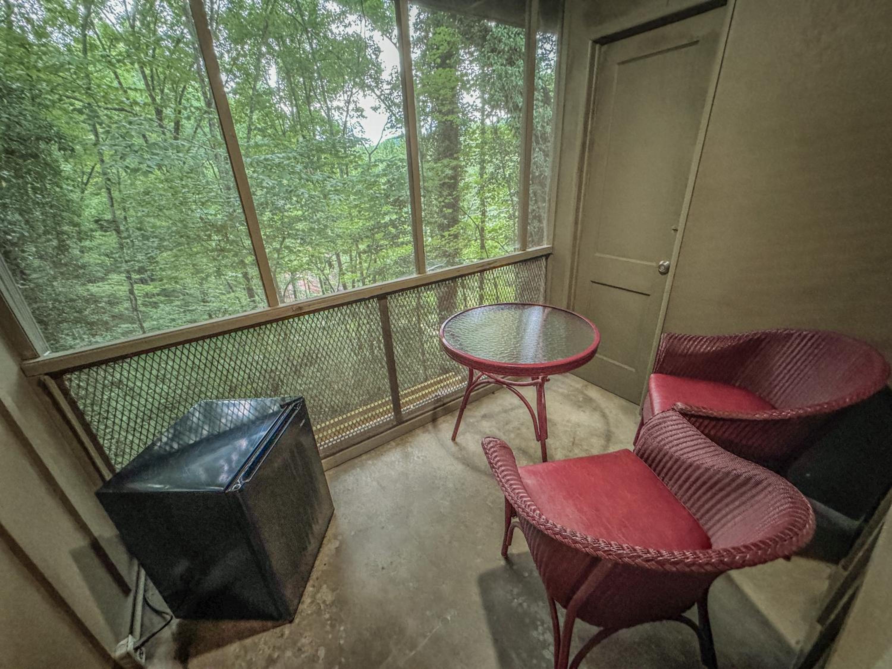 King Room with Balcony - Photo 3