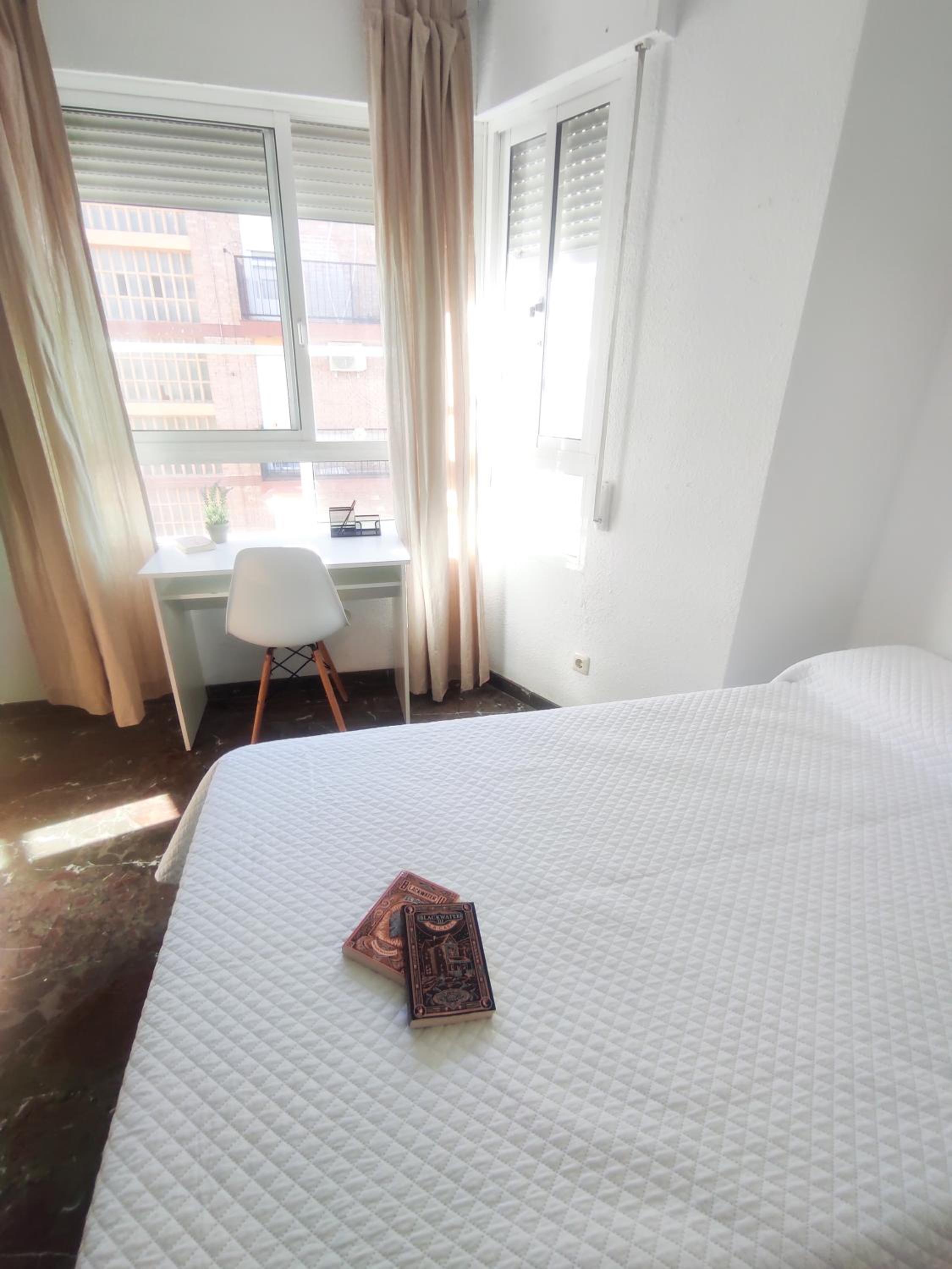 Small Single Room photo 2