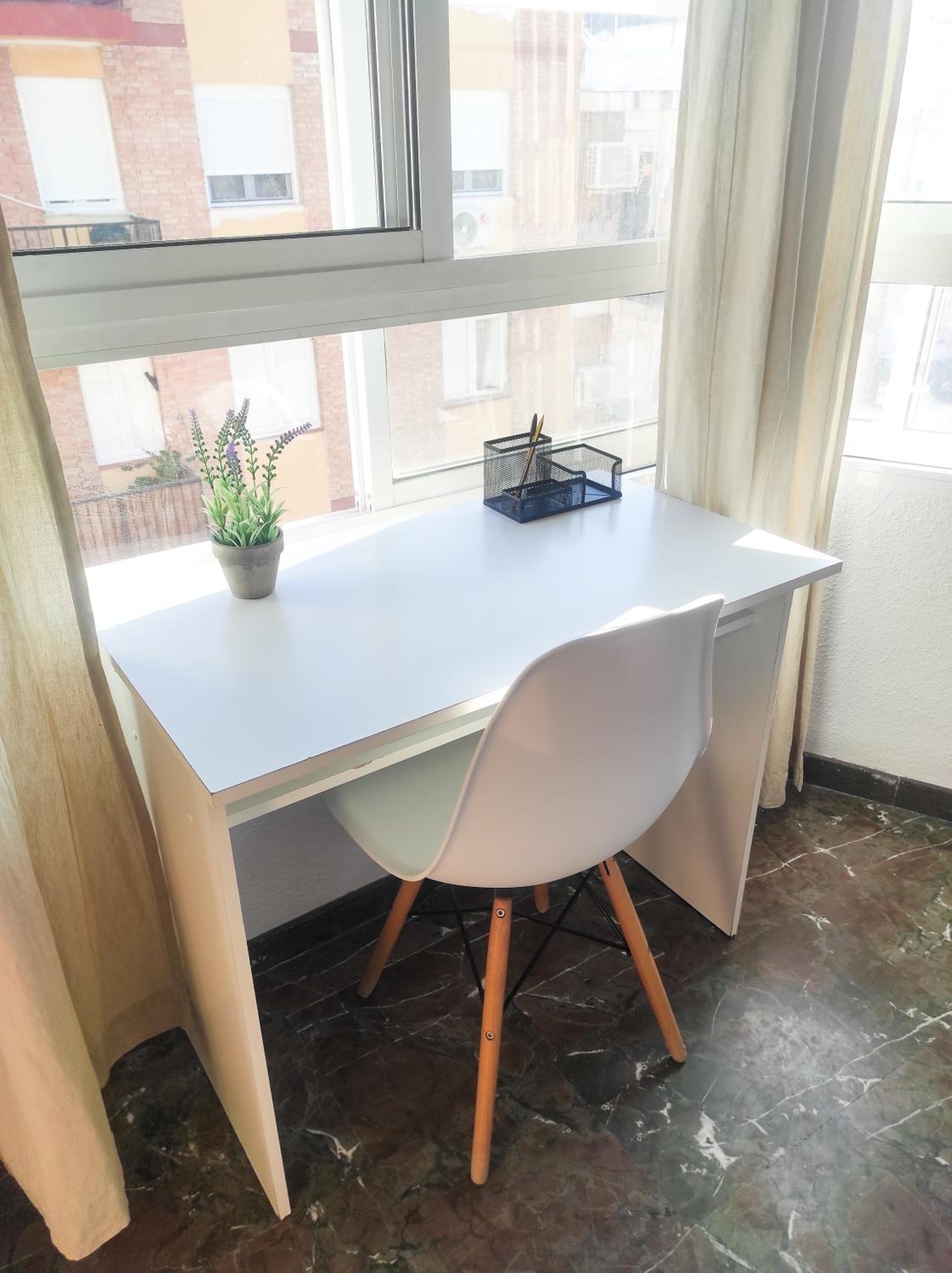 Small Single Room photo 3