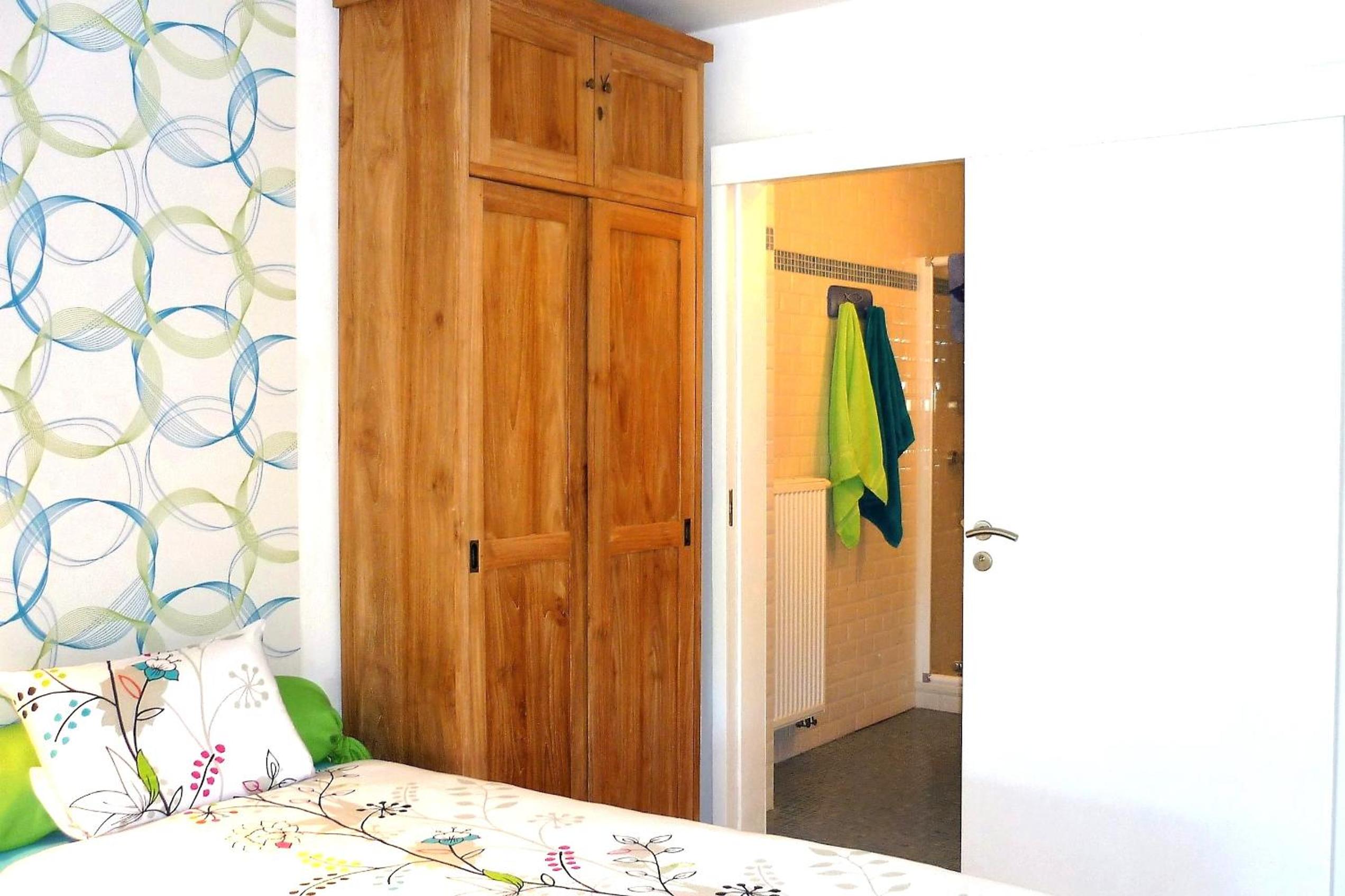 Five-Bedroom House photo 2