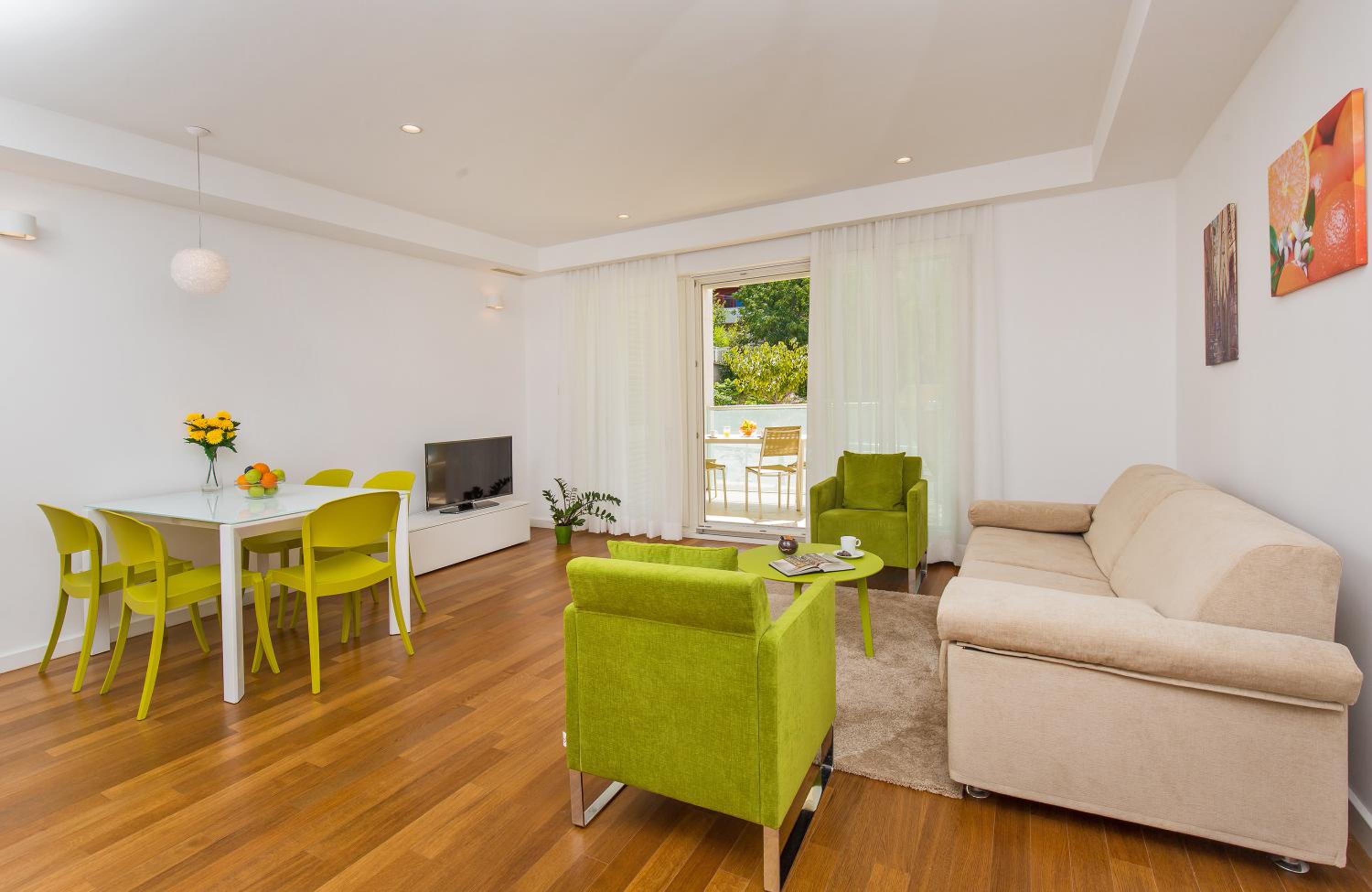 Deluxe Two-Bedroom Apartment with Terrace photo 3