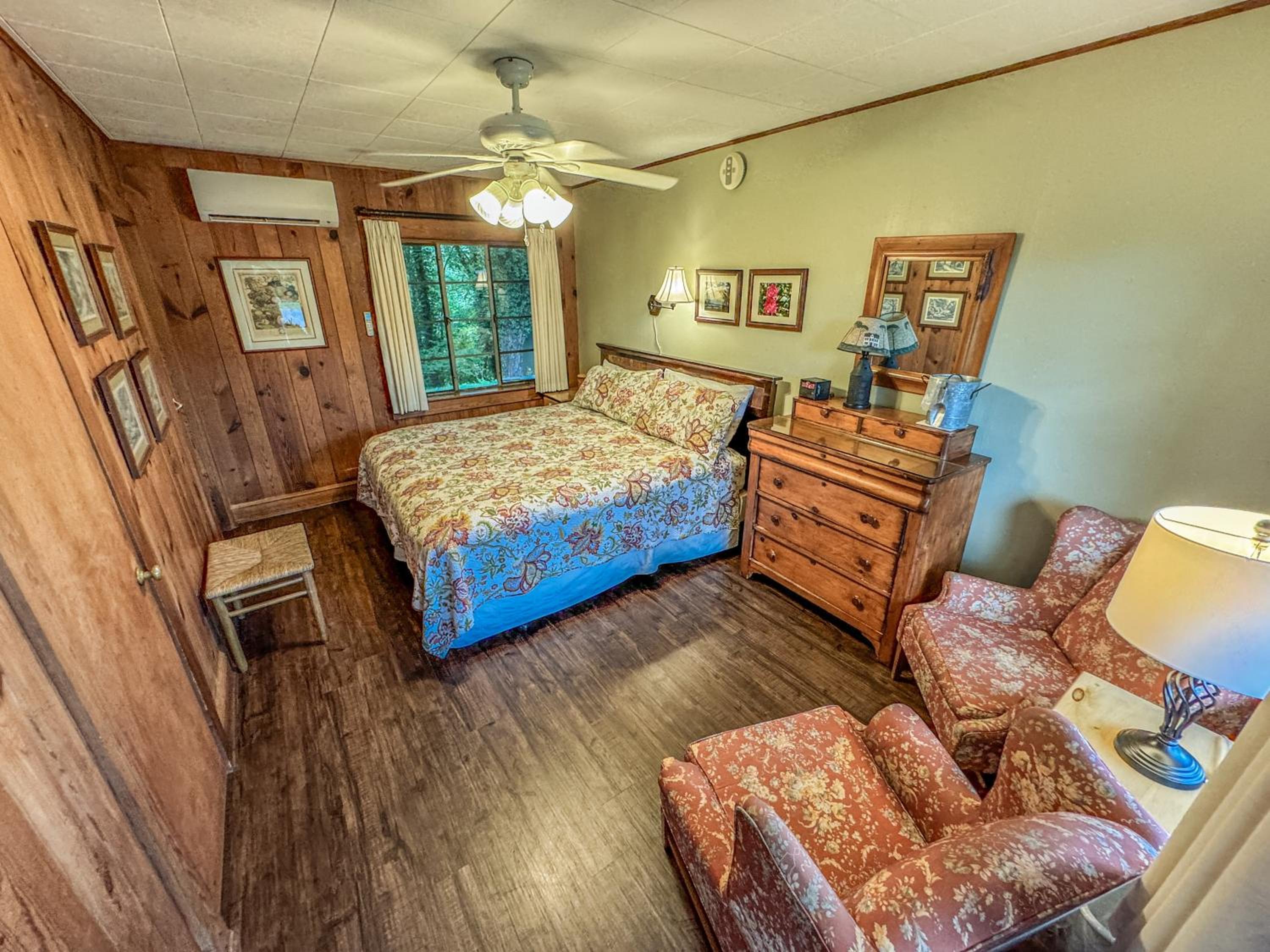 Standard King Room - Photo 5