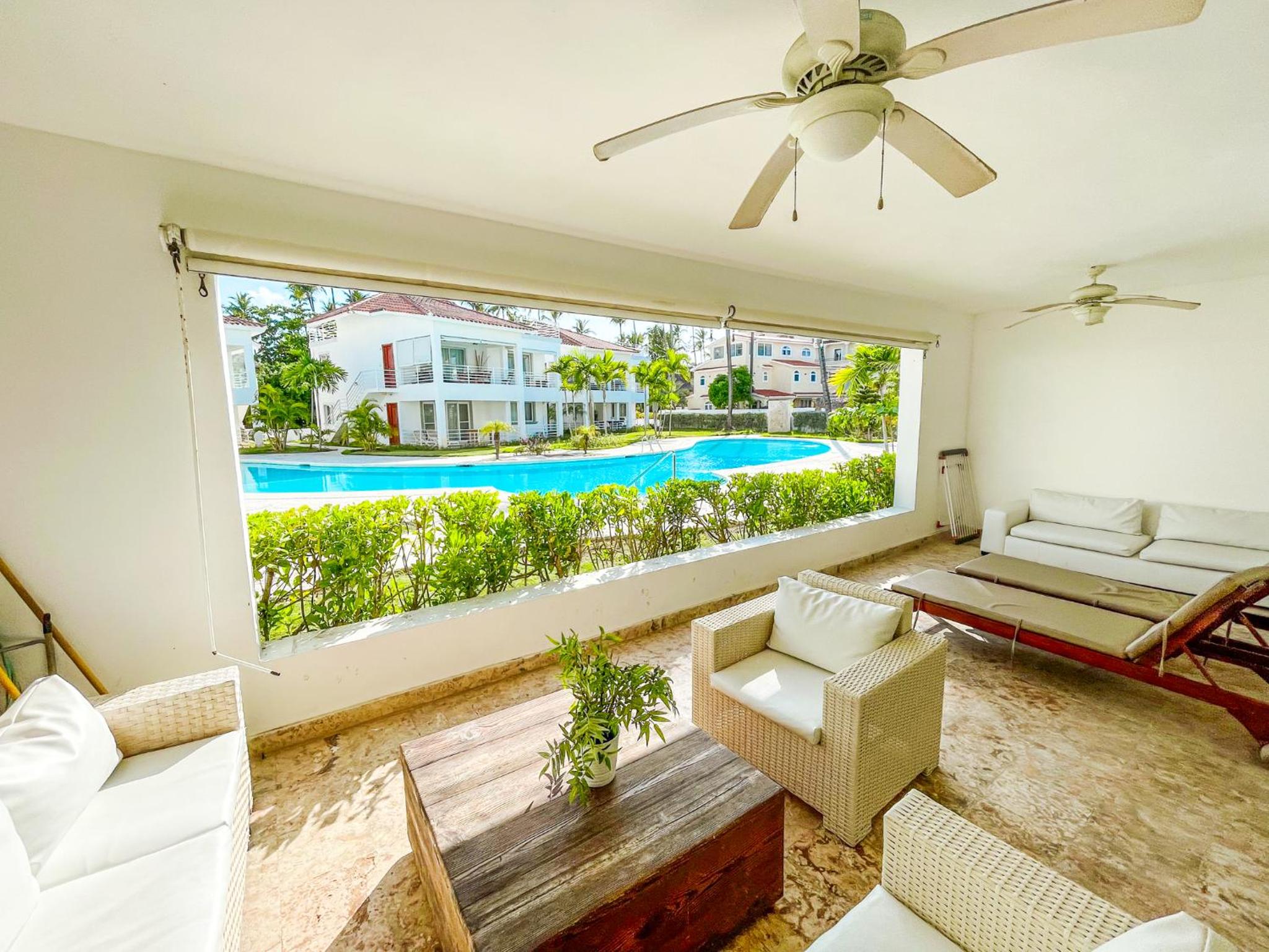Apartment With Pool View