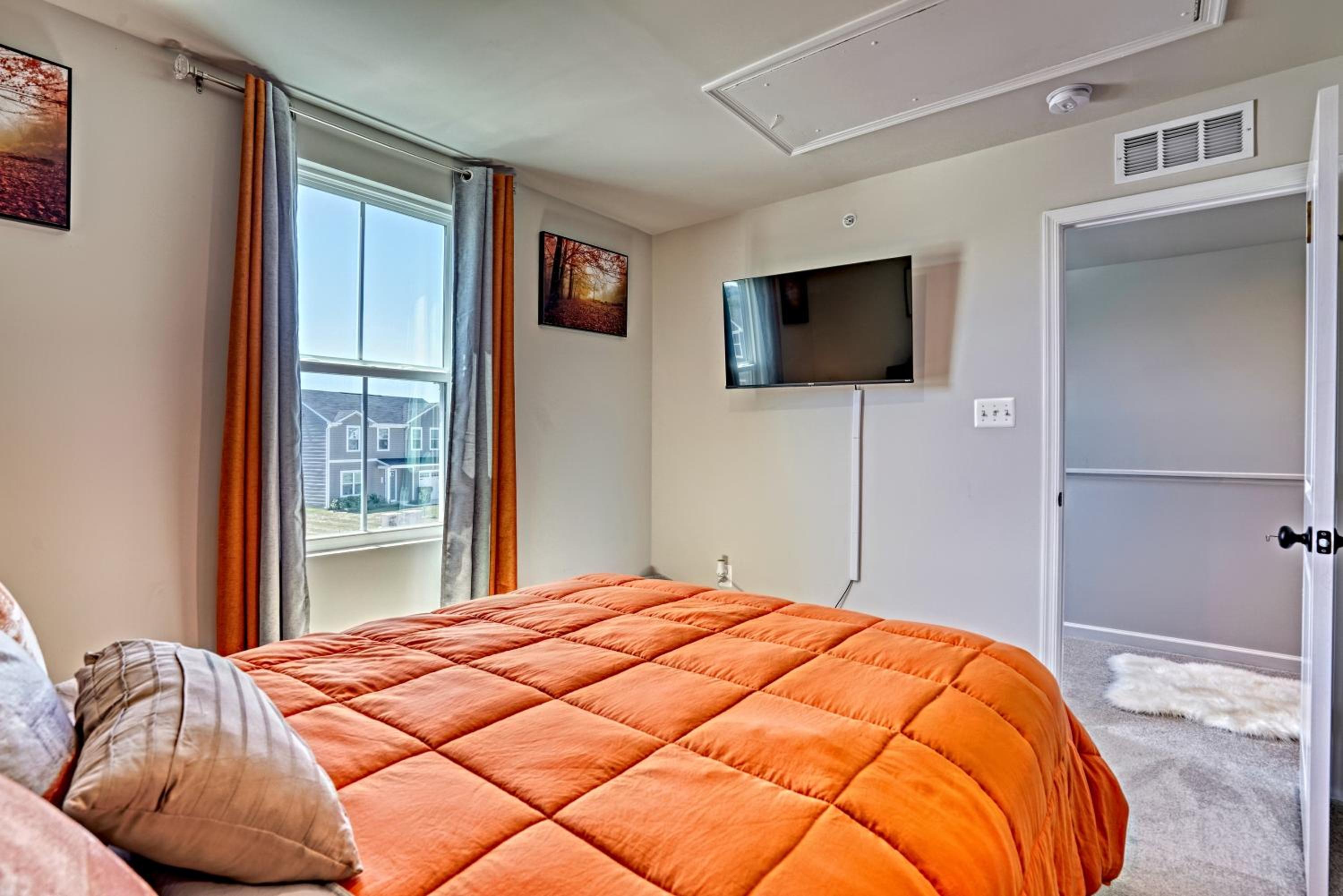 Four-Bedroom House photo 2