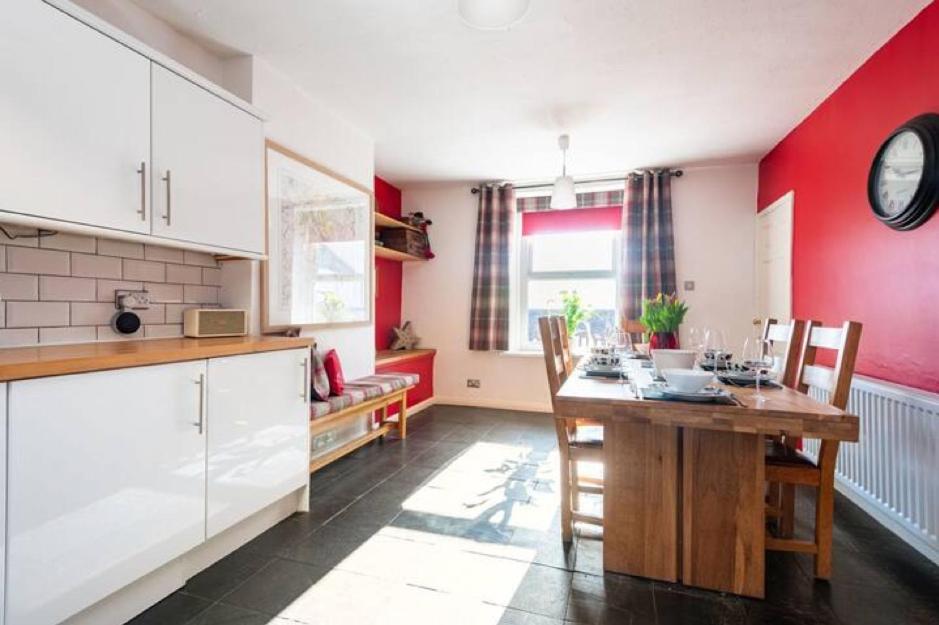 Four-Bedroom House - Photo 22