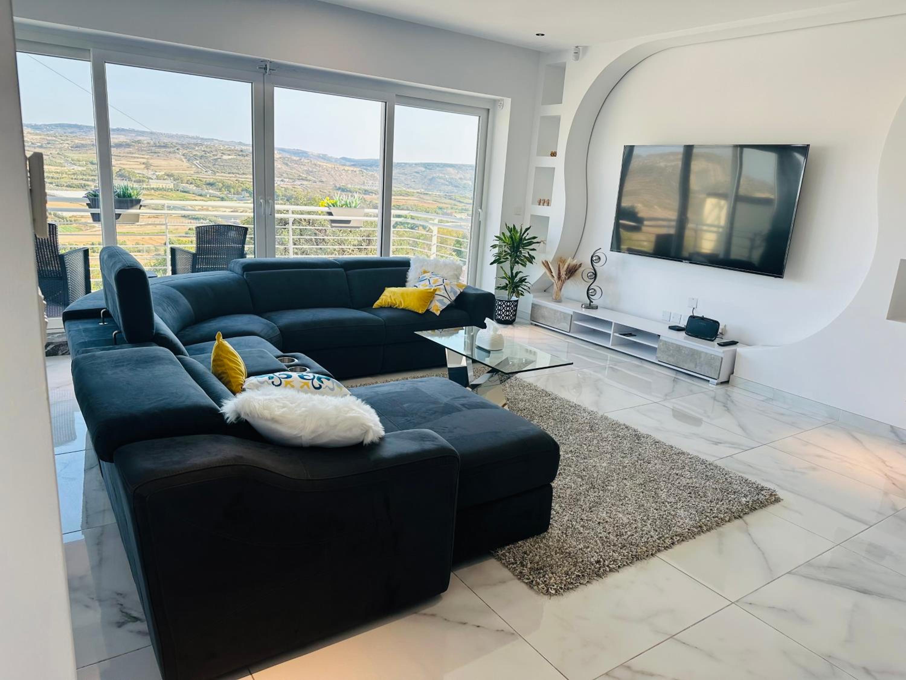 Three-Bedroom Villa photo 1
