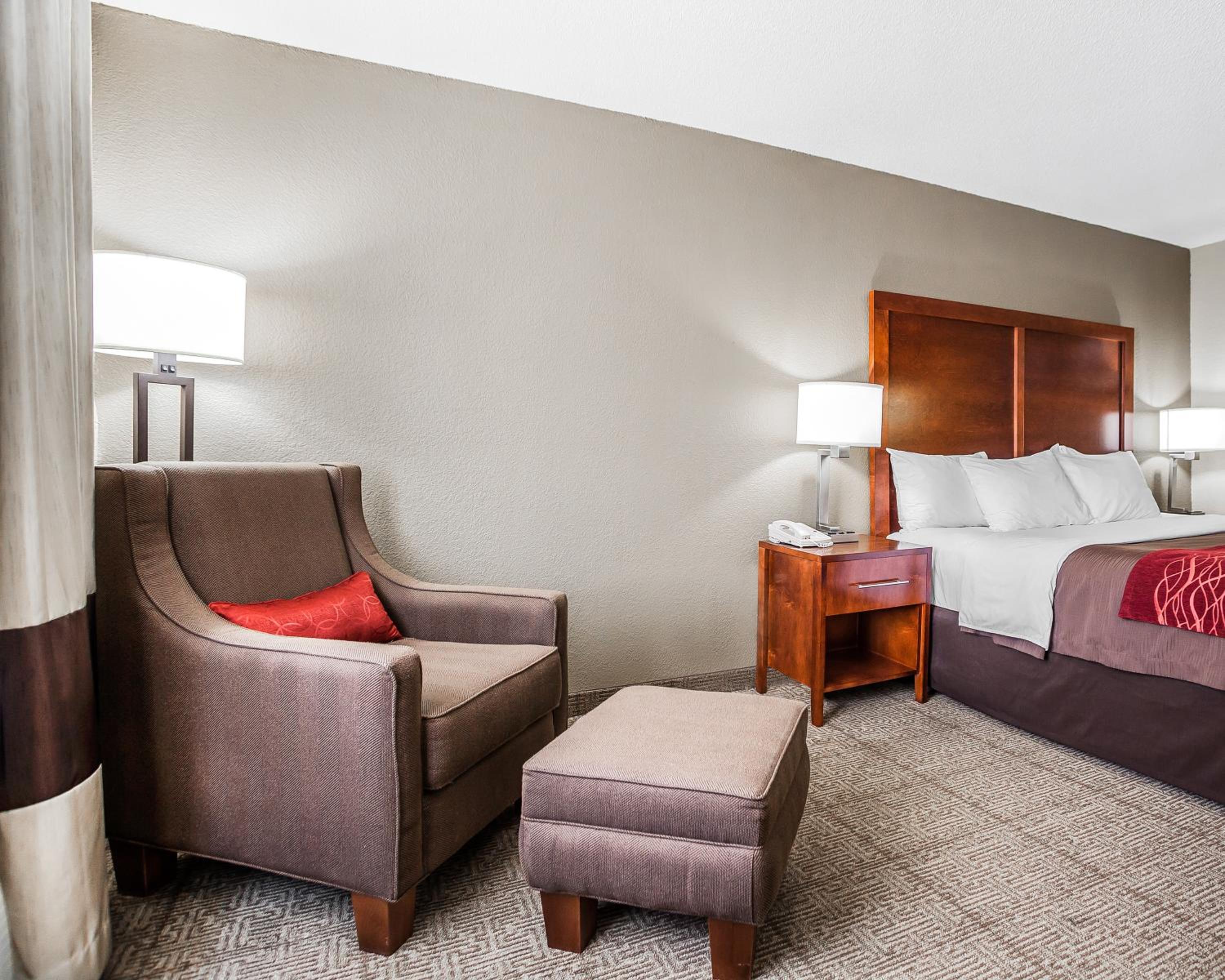 King Room - Non-Smoking - Photo 4