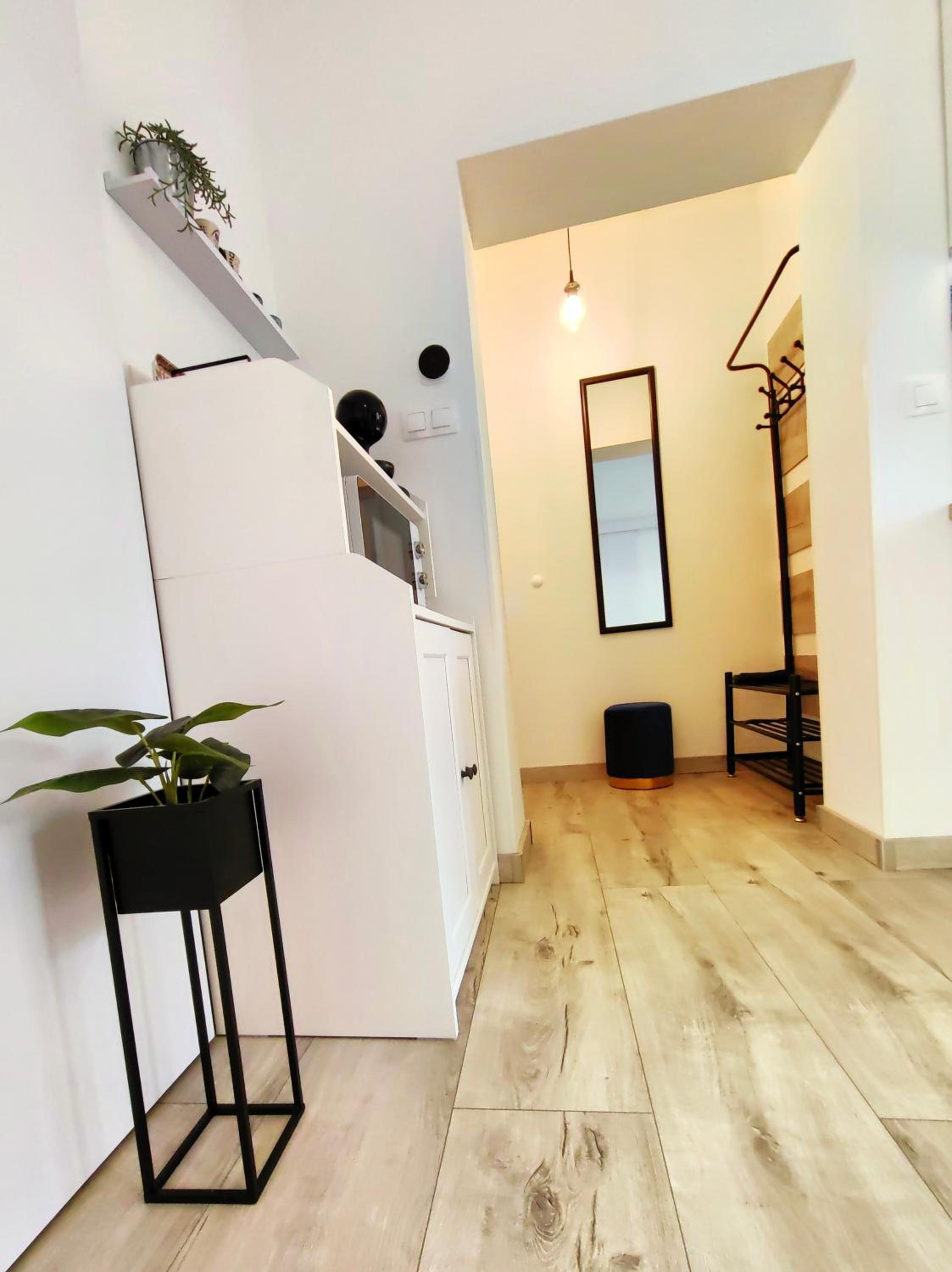 One-Bedroom Apartment with Balcony and City View photo 2