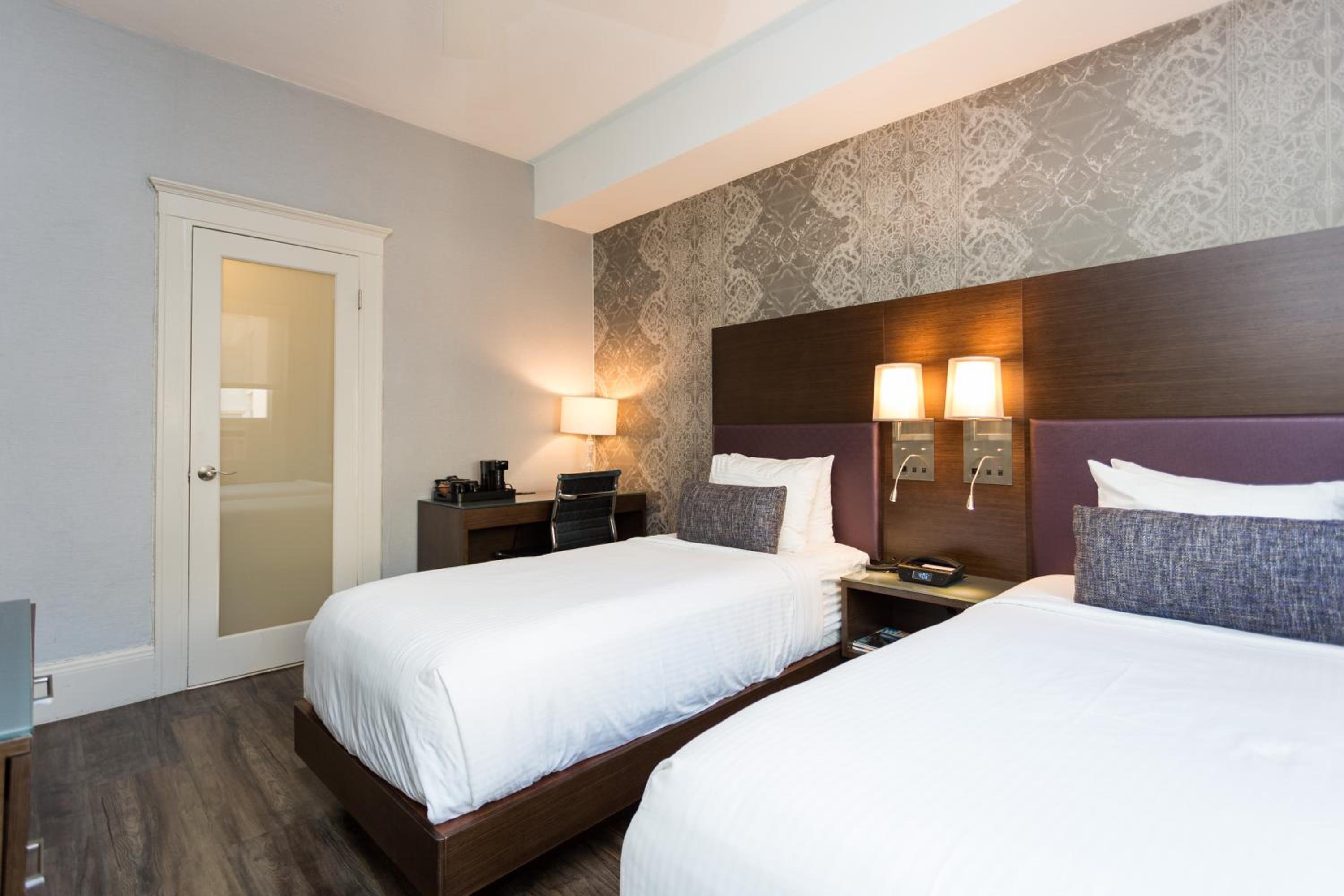 Twin Room - Non-Smoking - Photo 1