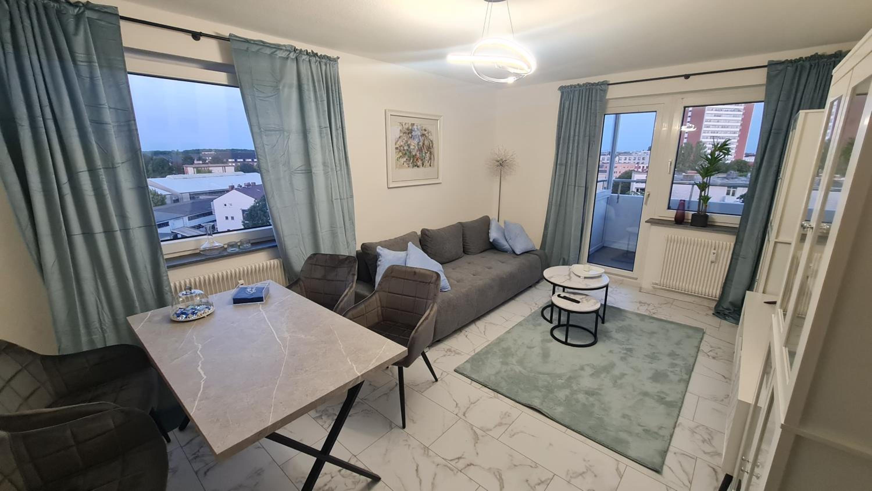 One-Bedroom Apartment photo 1