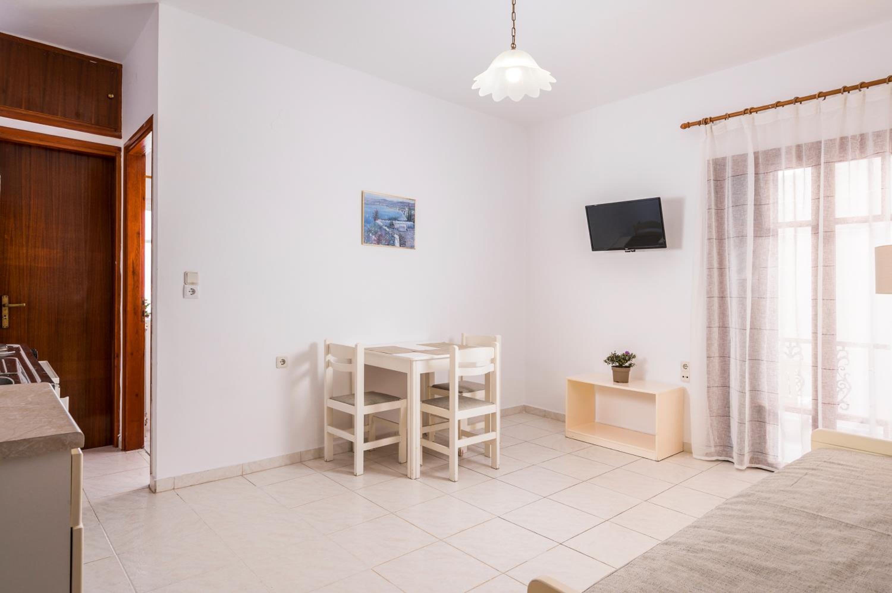 One-Bedroom Apartment with Sea View and Balcony photo 1