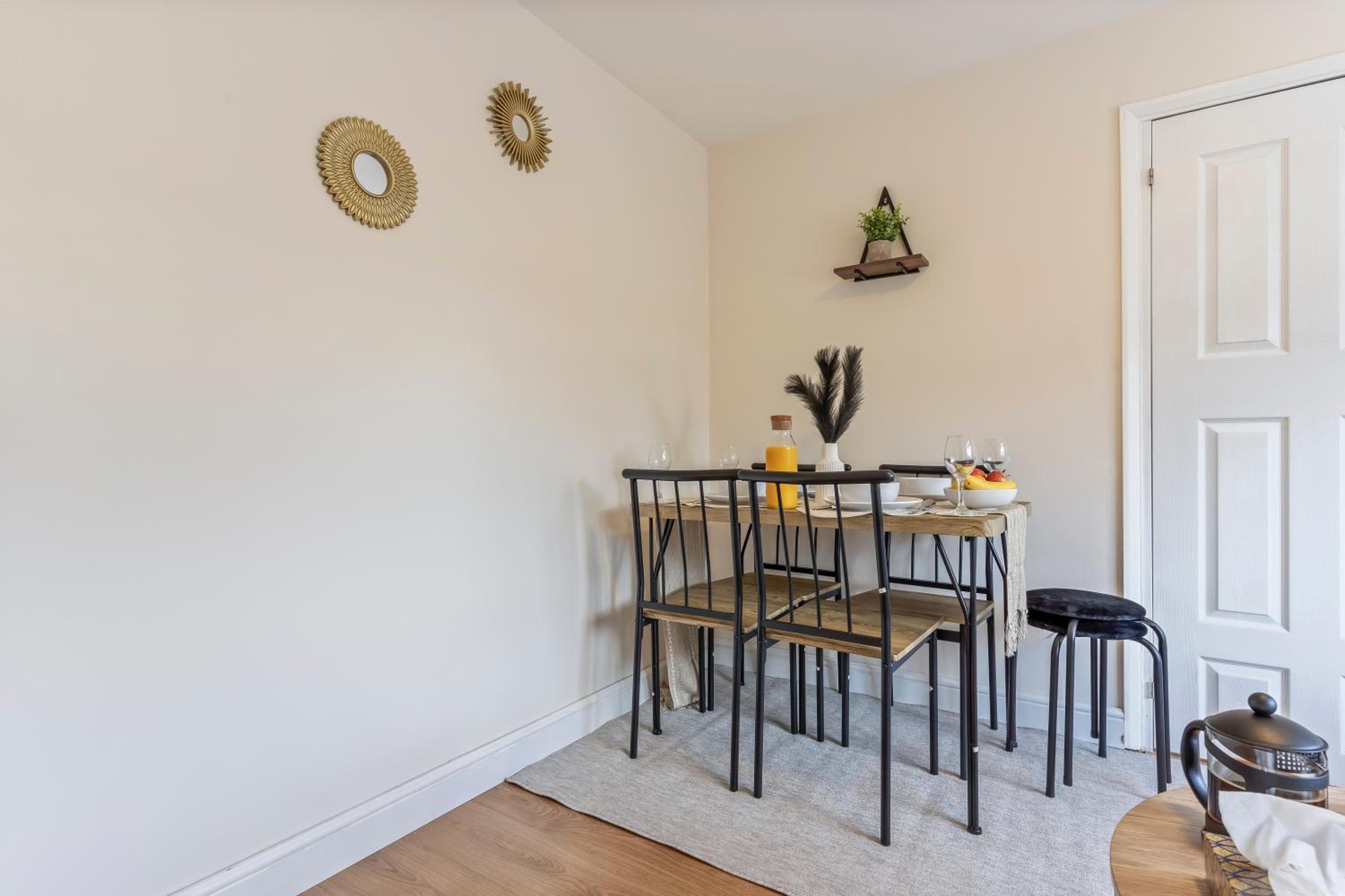 Apartment photo 2