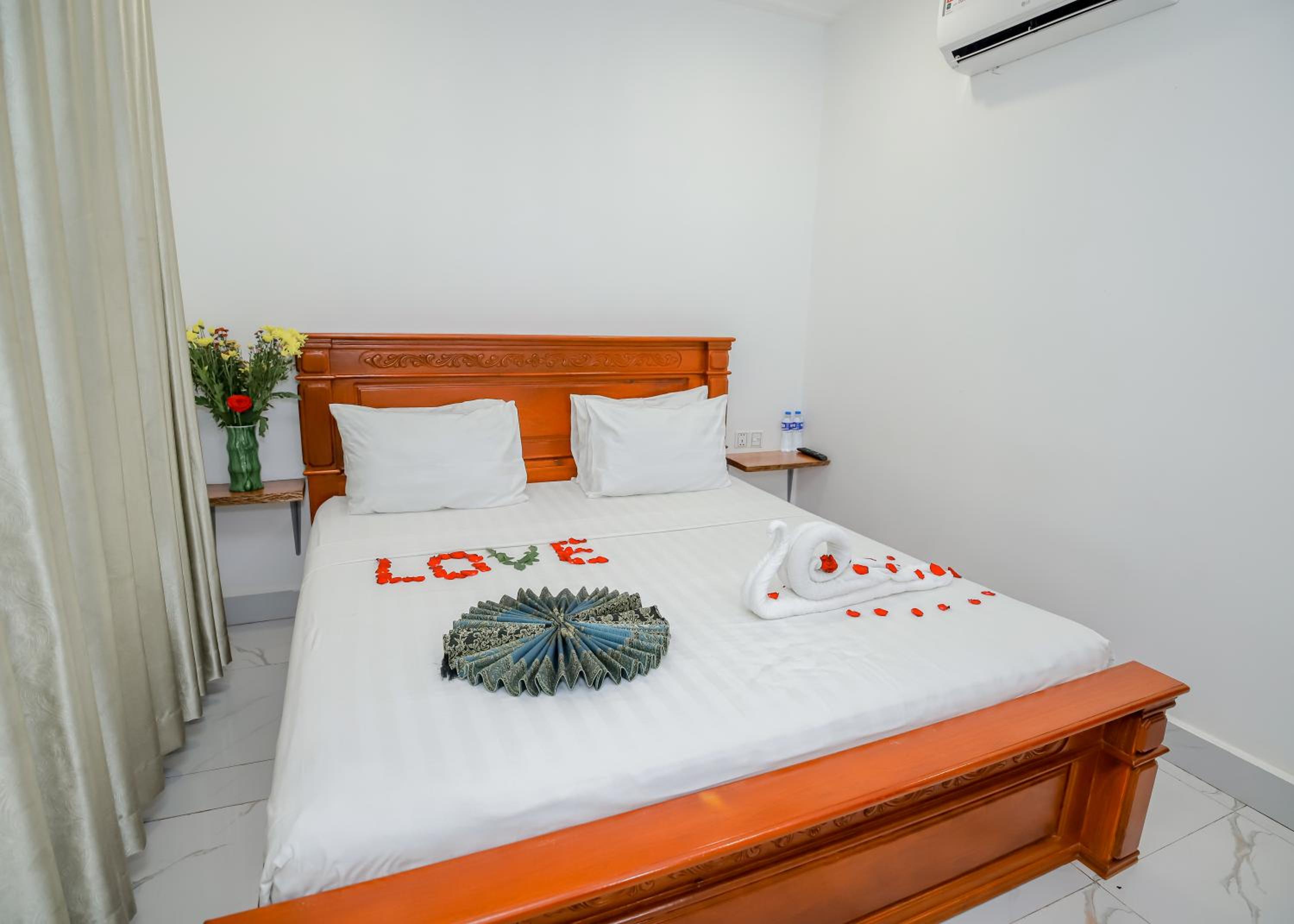 Standard Double Room - Photo 9