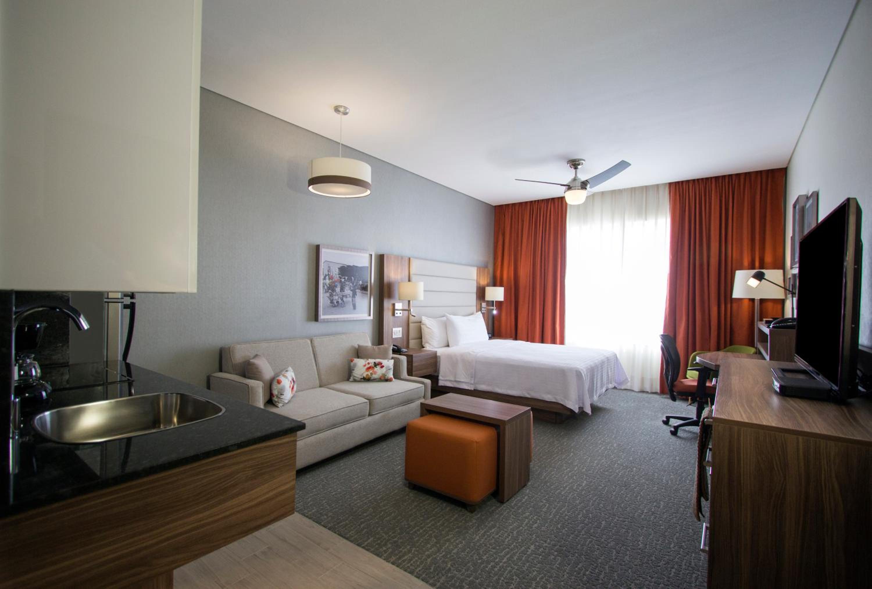 Queen Suite photo 2