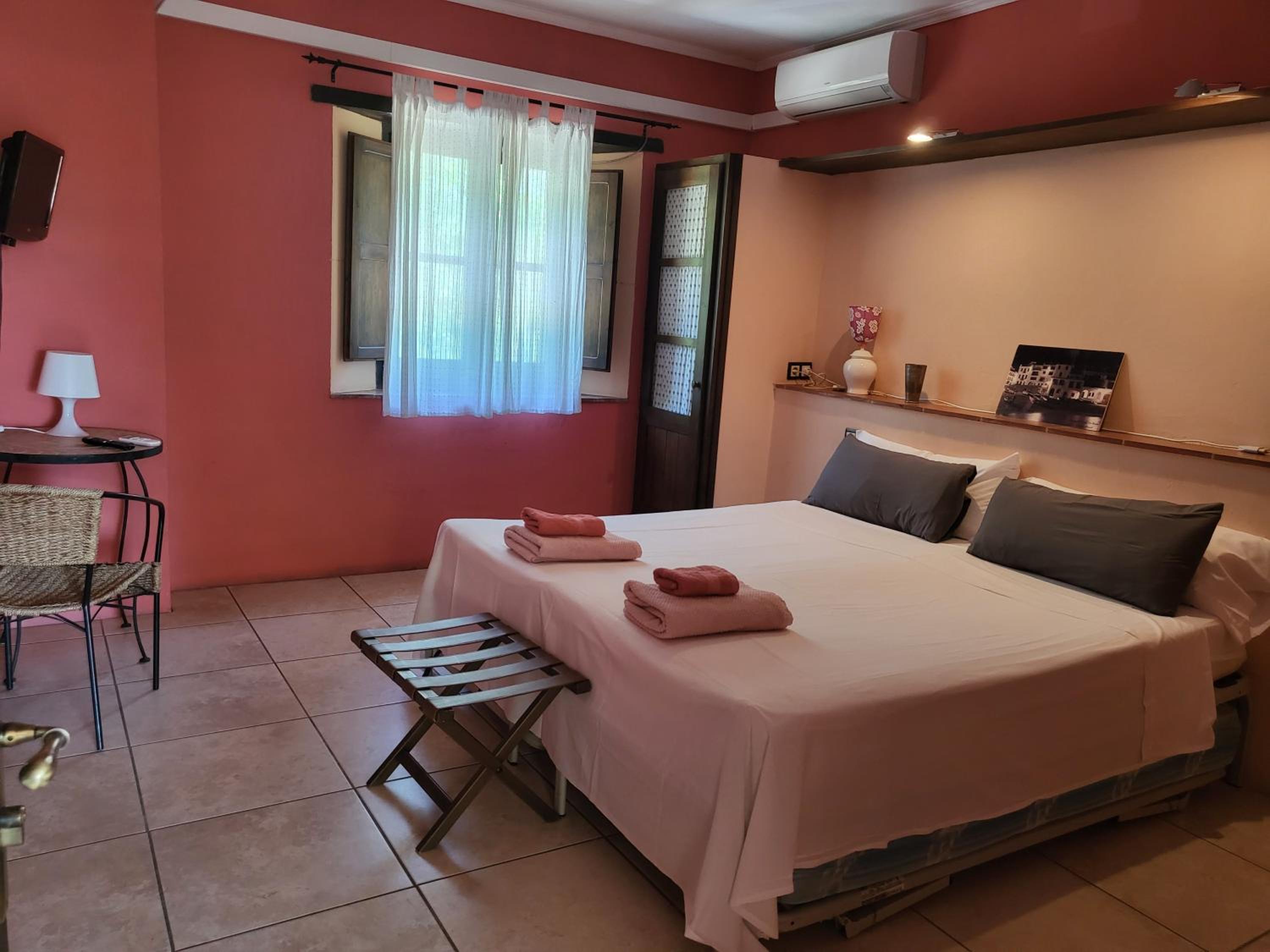 Habitación Triple con Baño Privado