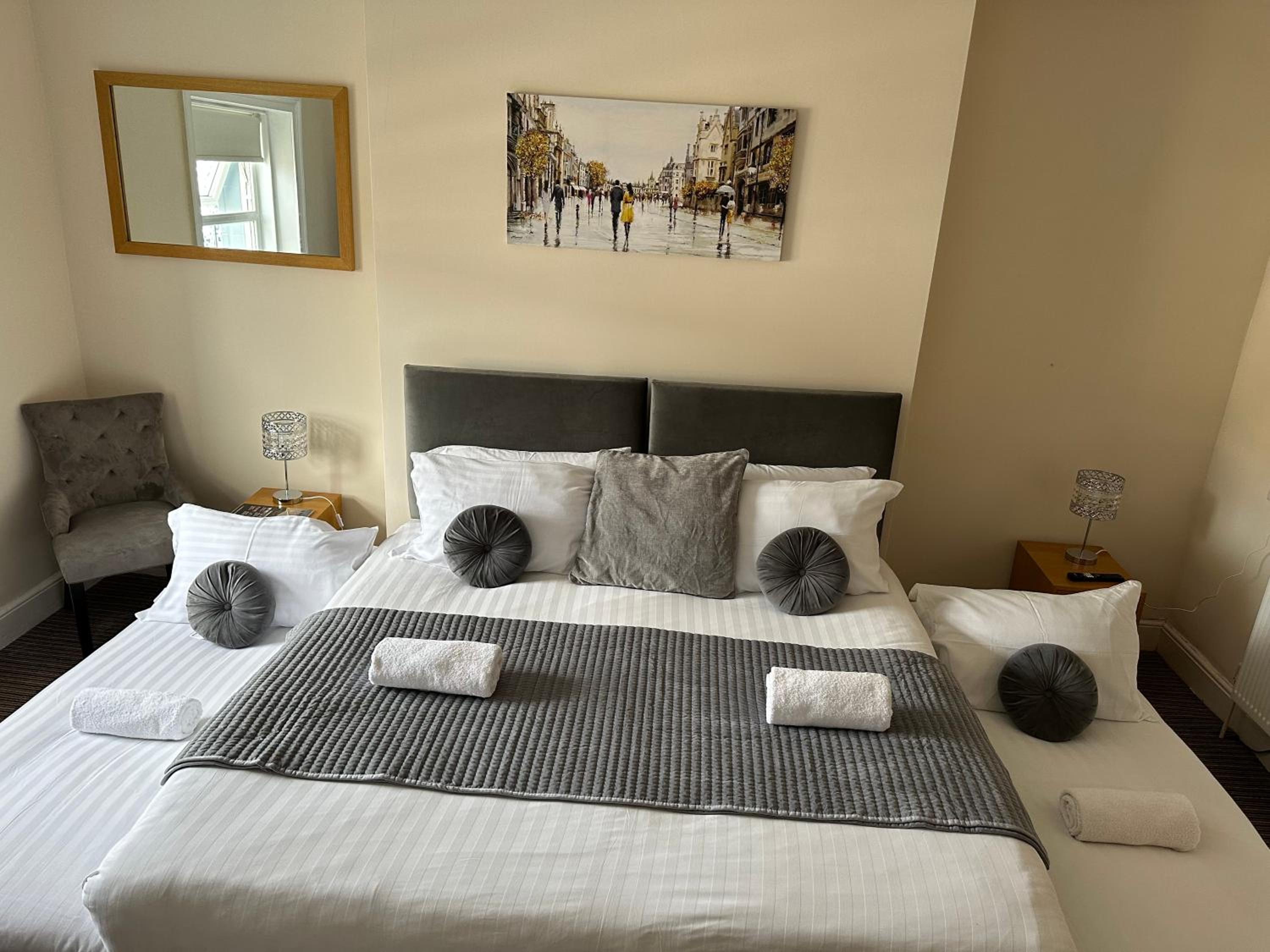 Deluxe Family Room - Photo 2