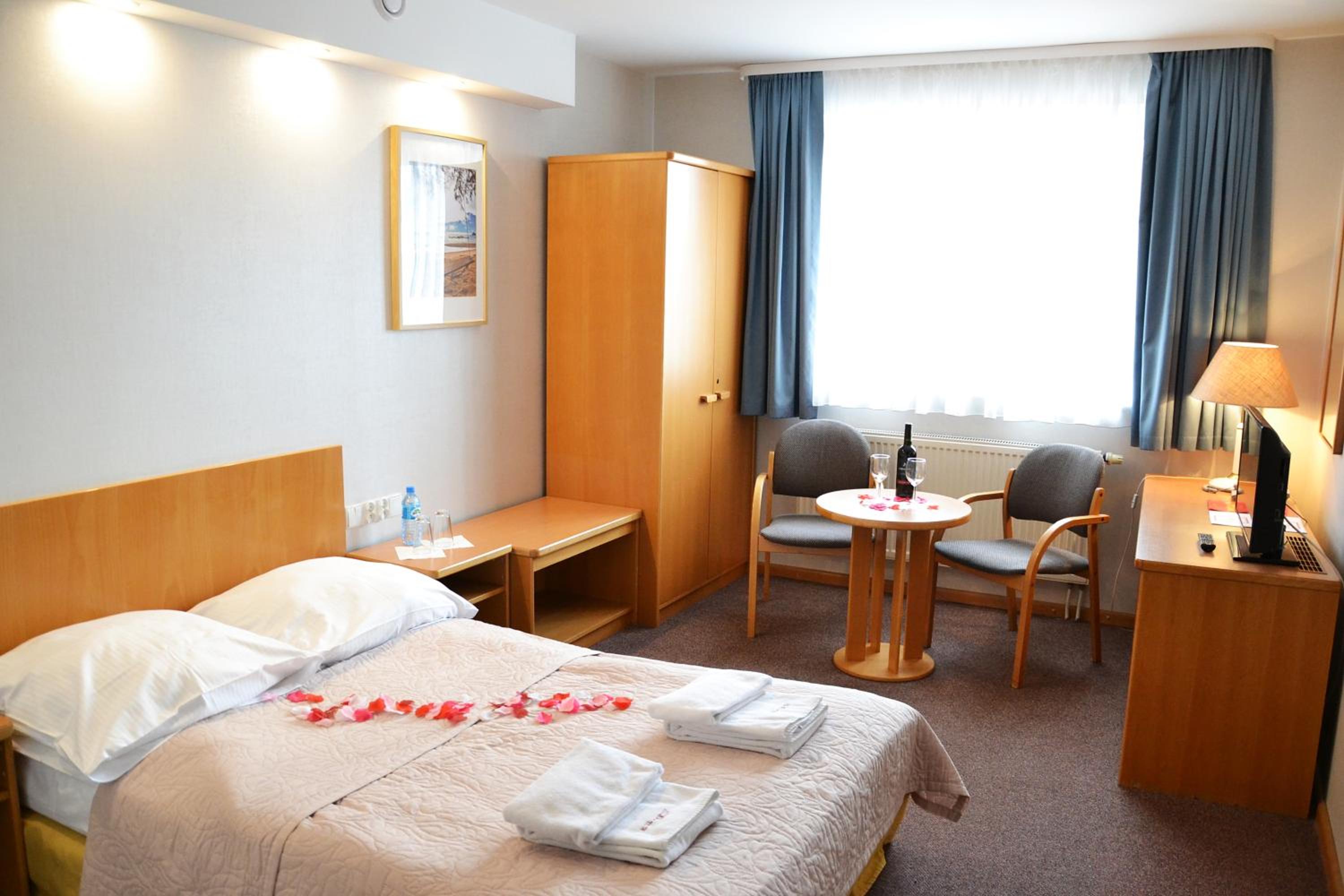 Double or Twin Room - Photo 18