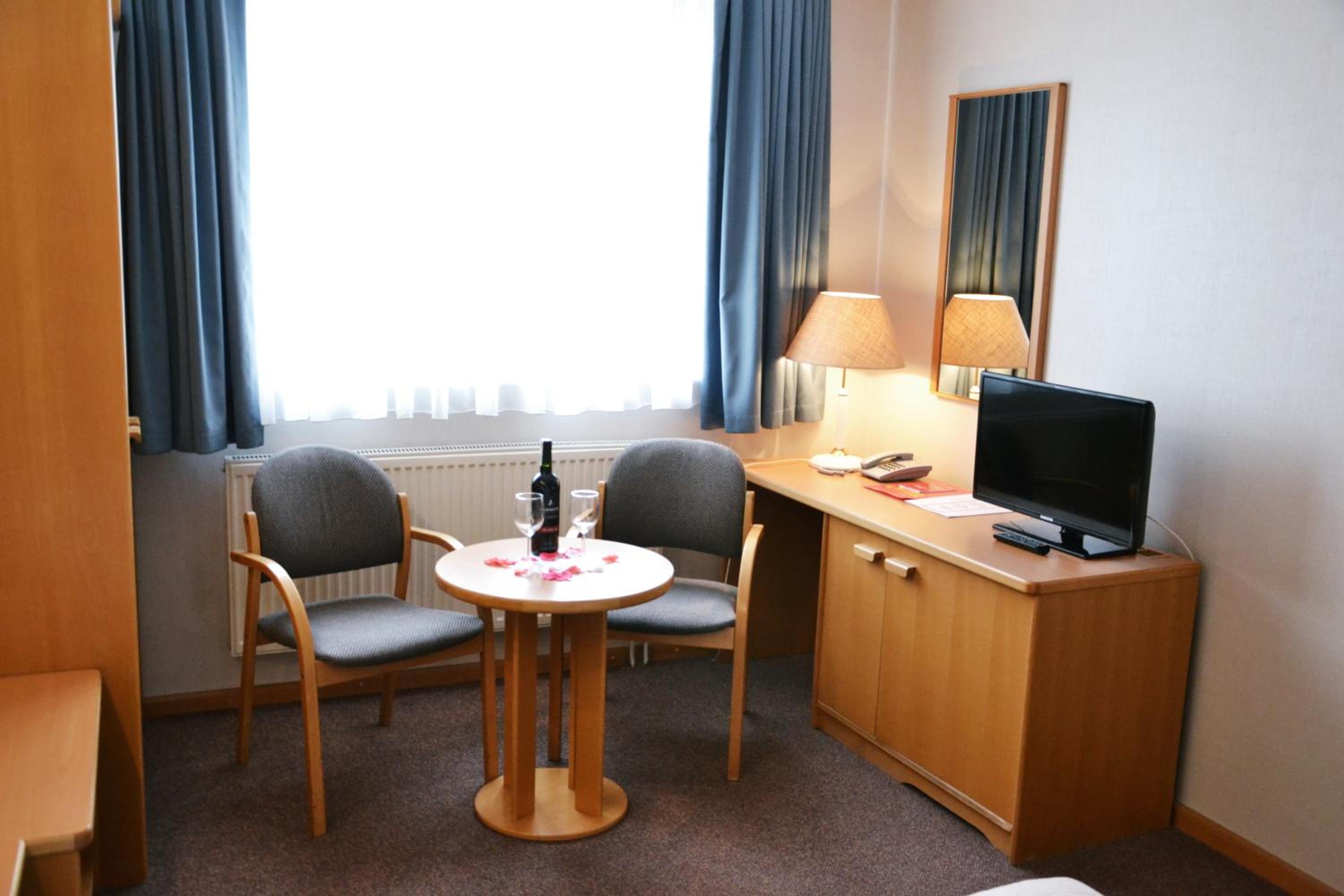 Double or Twin Room - Photo 21