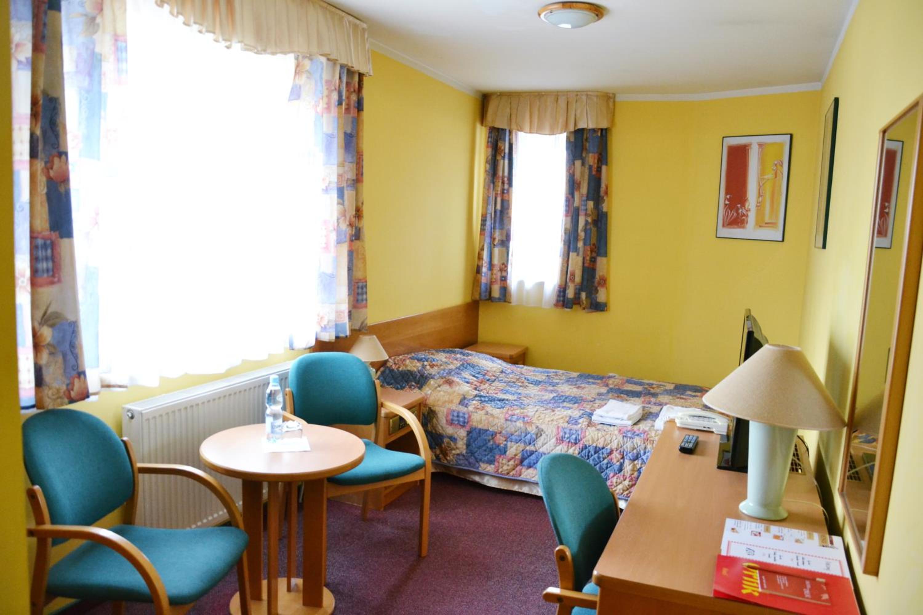 Double or Twin Room - Photo 16
