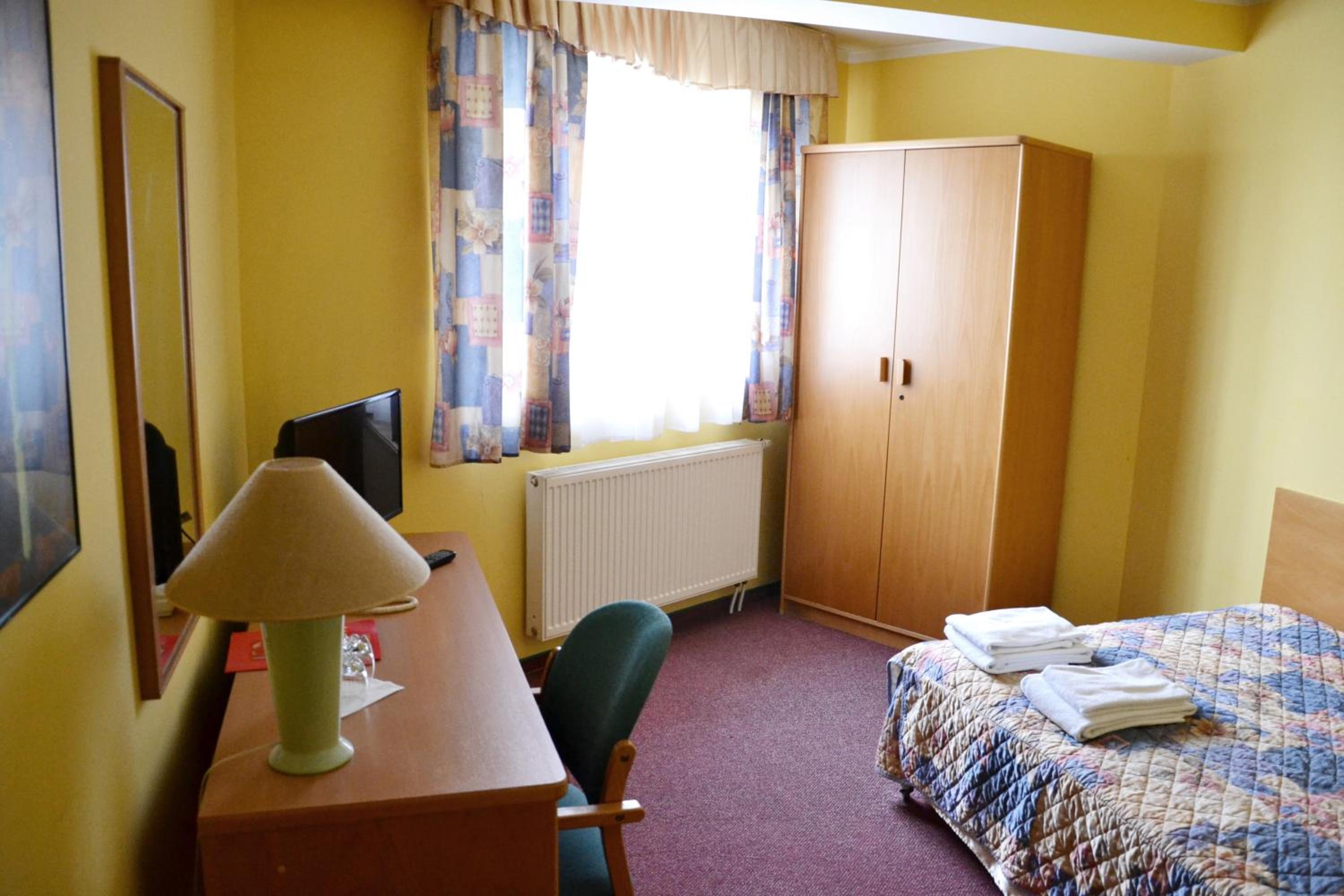 Double or Twin Room - Photo 15