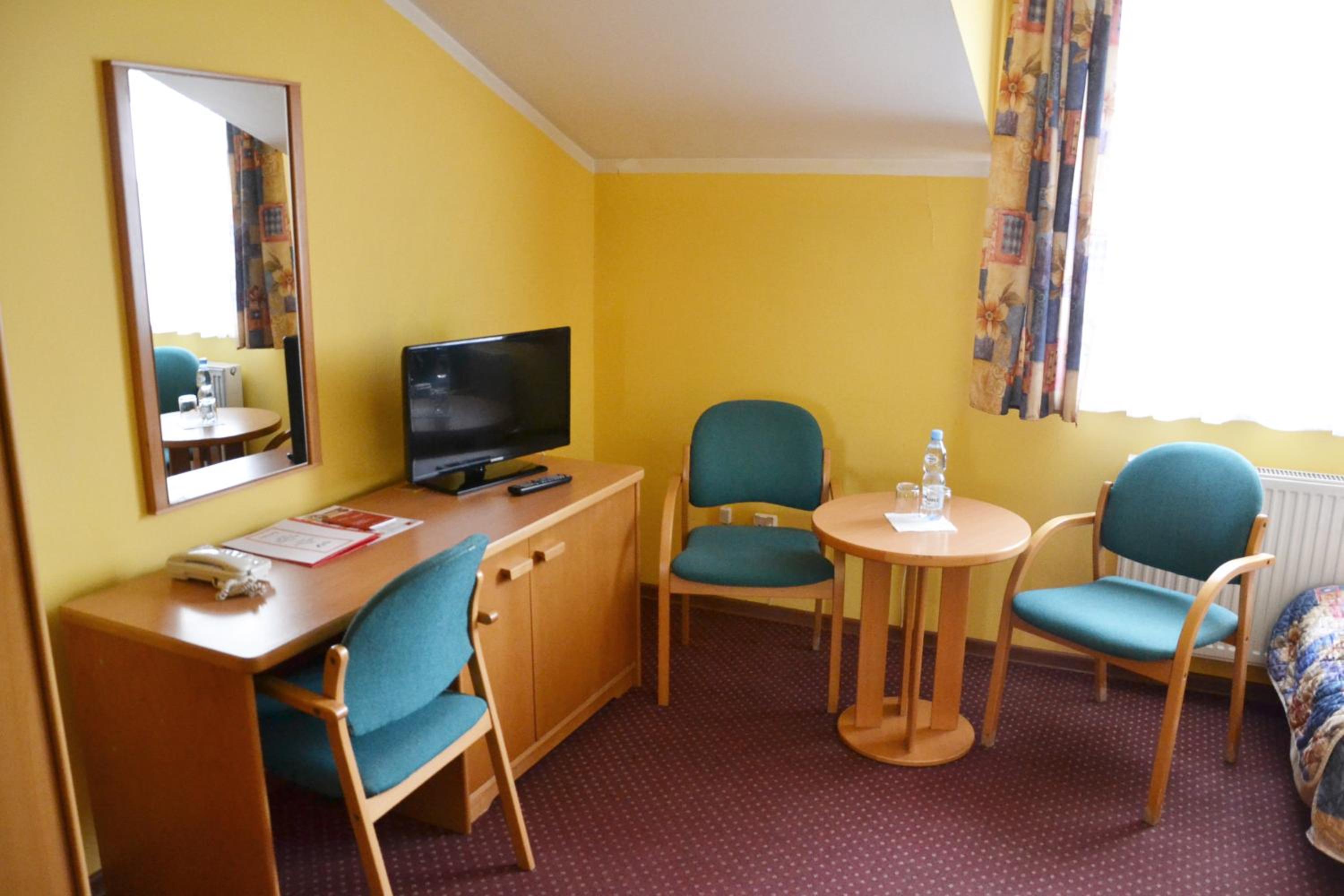 Double or Twin Room - Photo 12