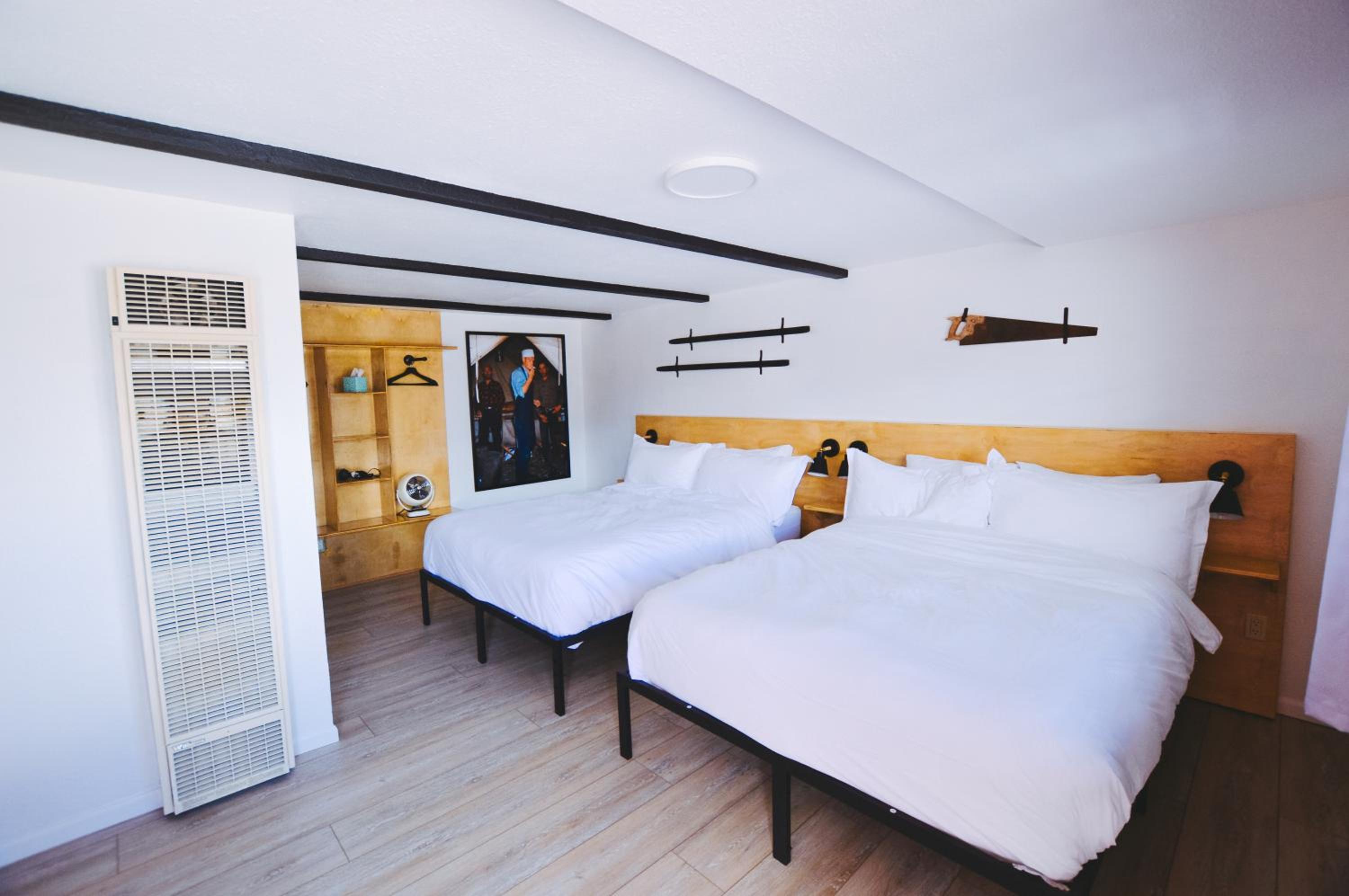 Queen Room photo 2