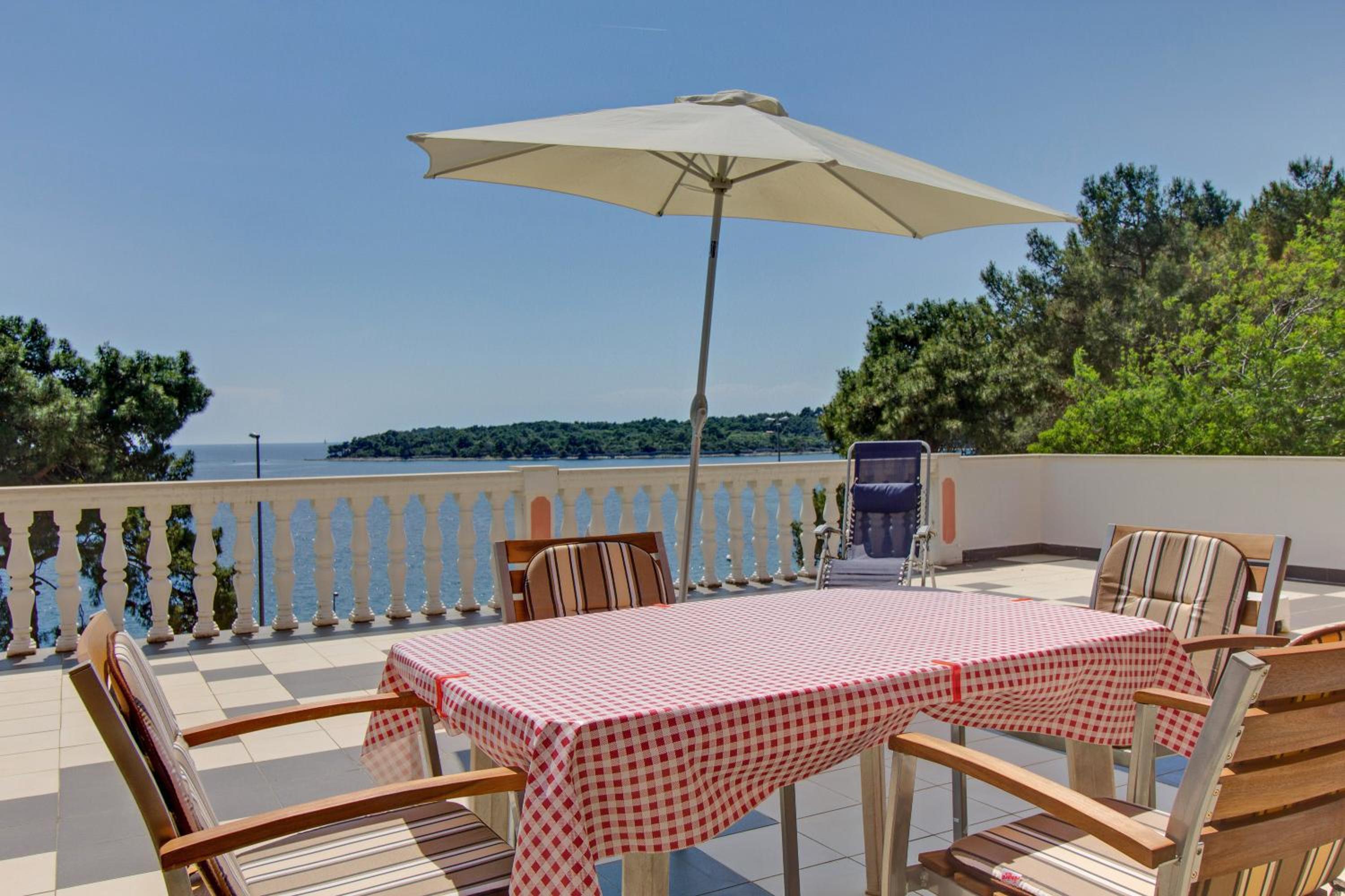 Apartment with Terrace photo 3