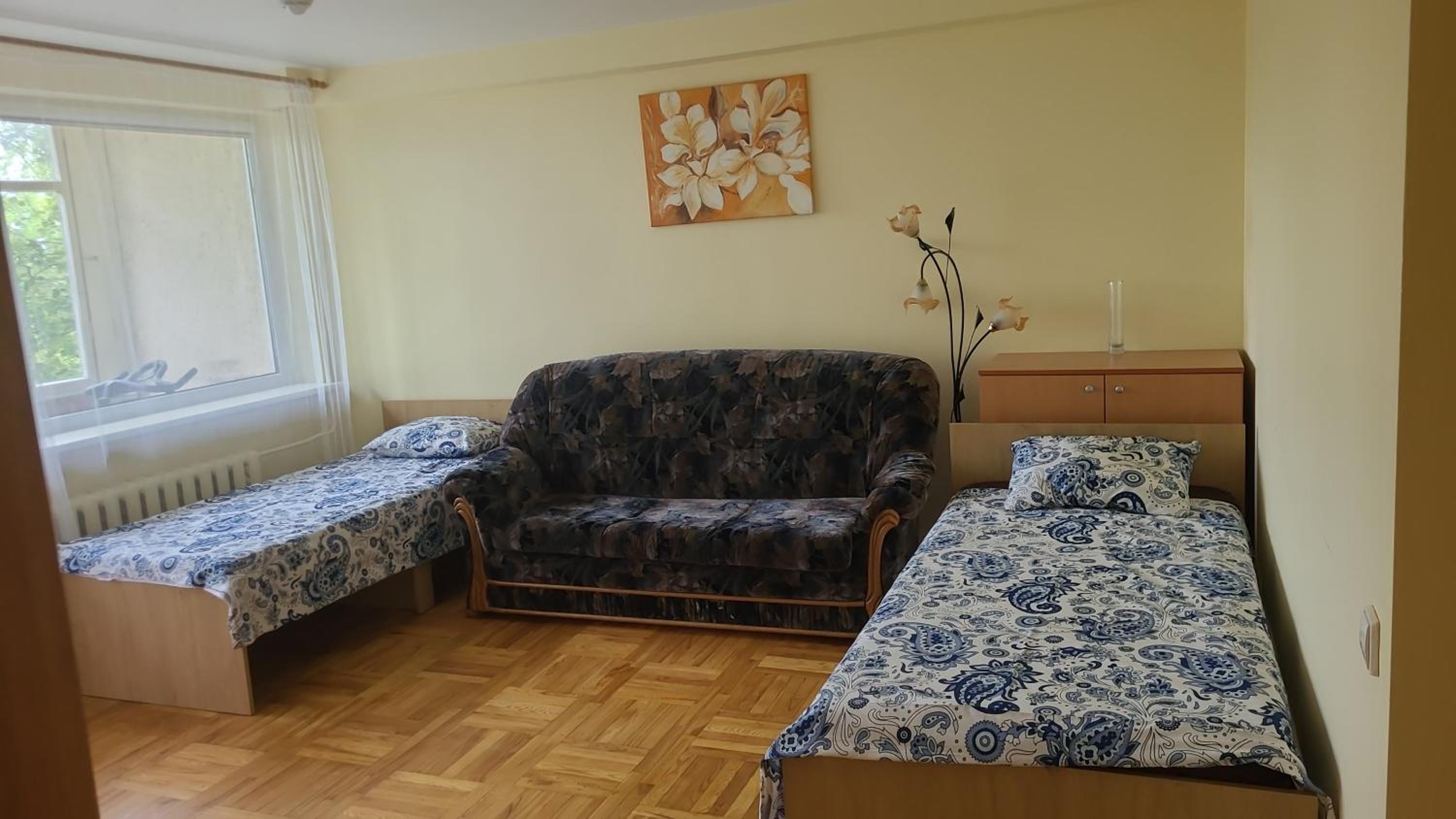 One-Bedroom Apartment photo 1
