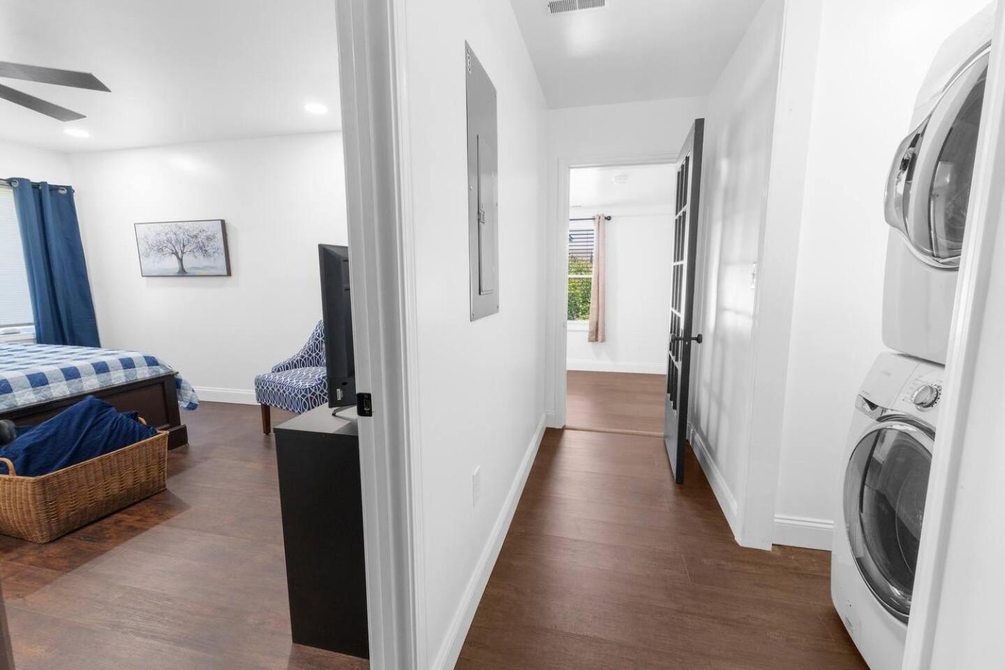 Apartment photo 2