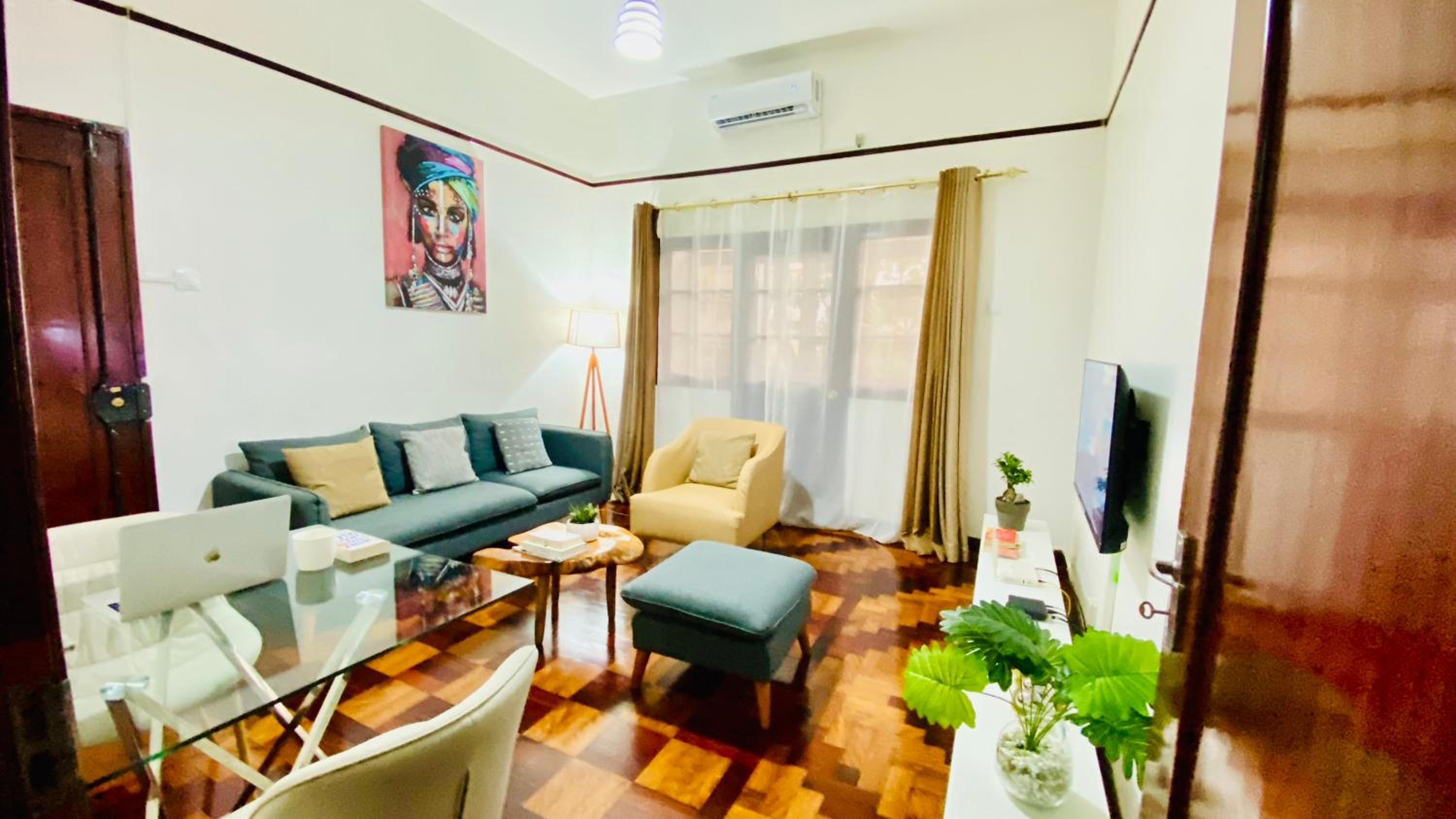 One-Bedroom Apartment photo 1