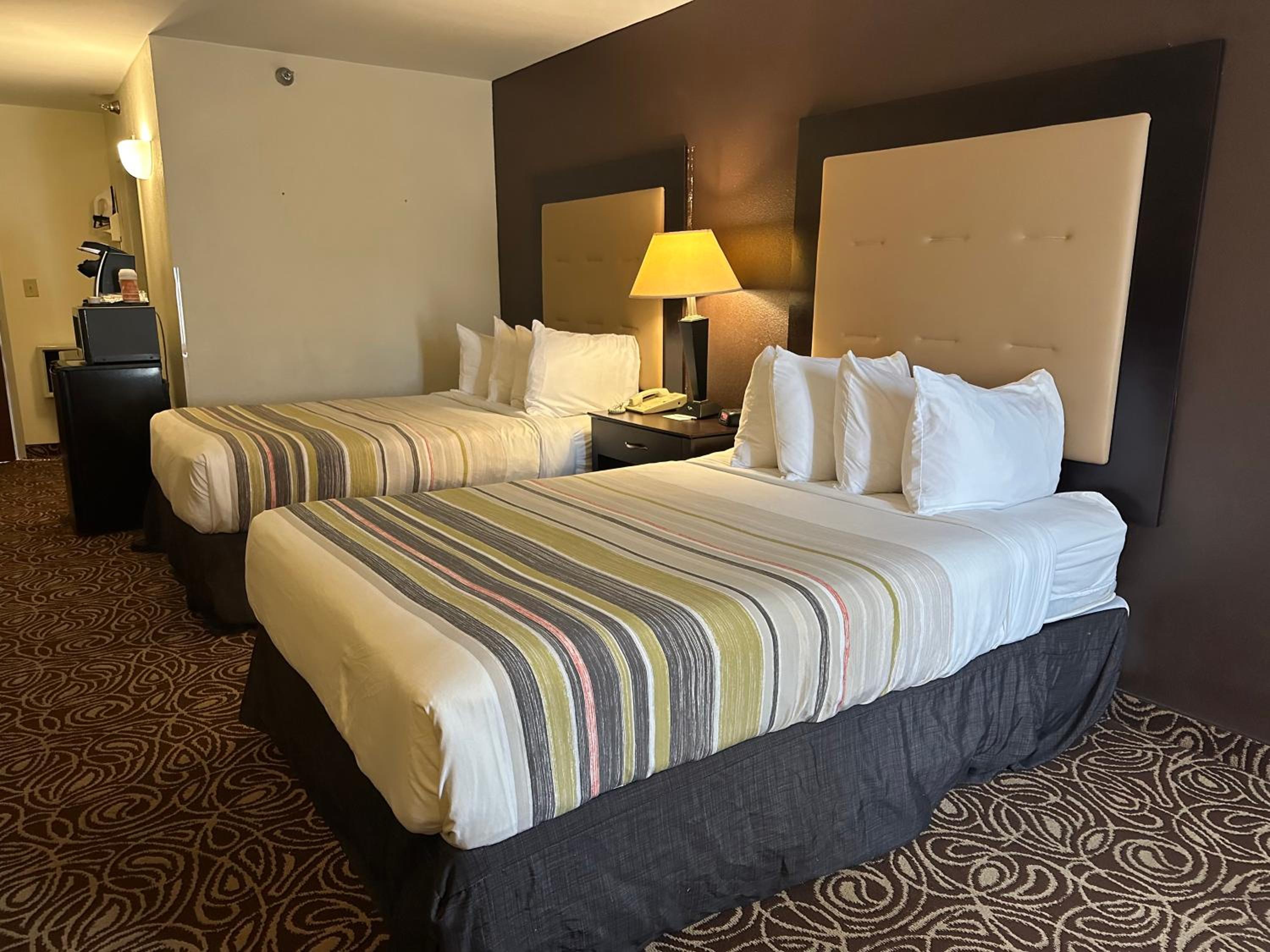 Room with Two Double Beds - Non Smoking - Photo 2