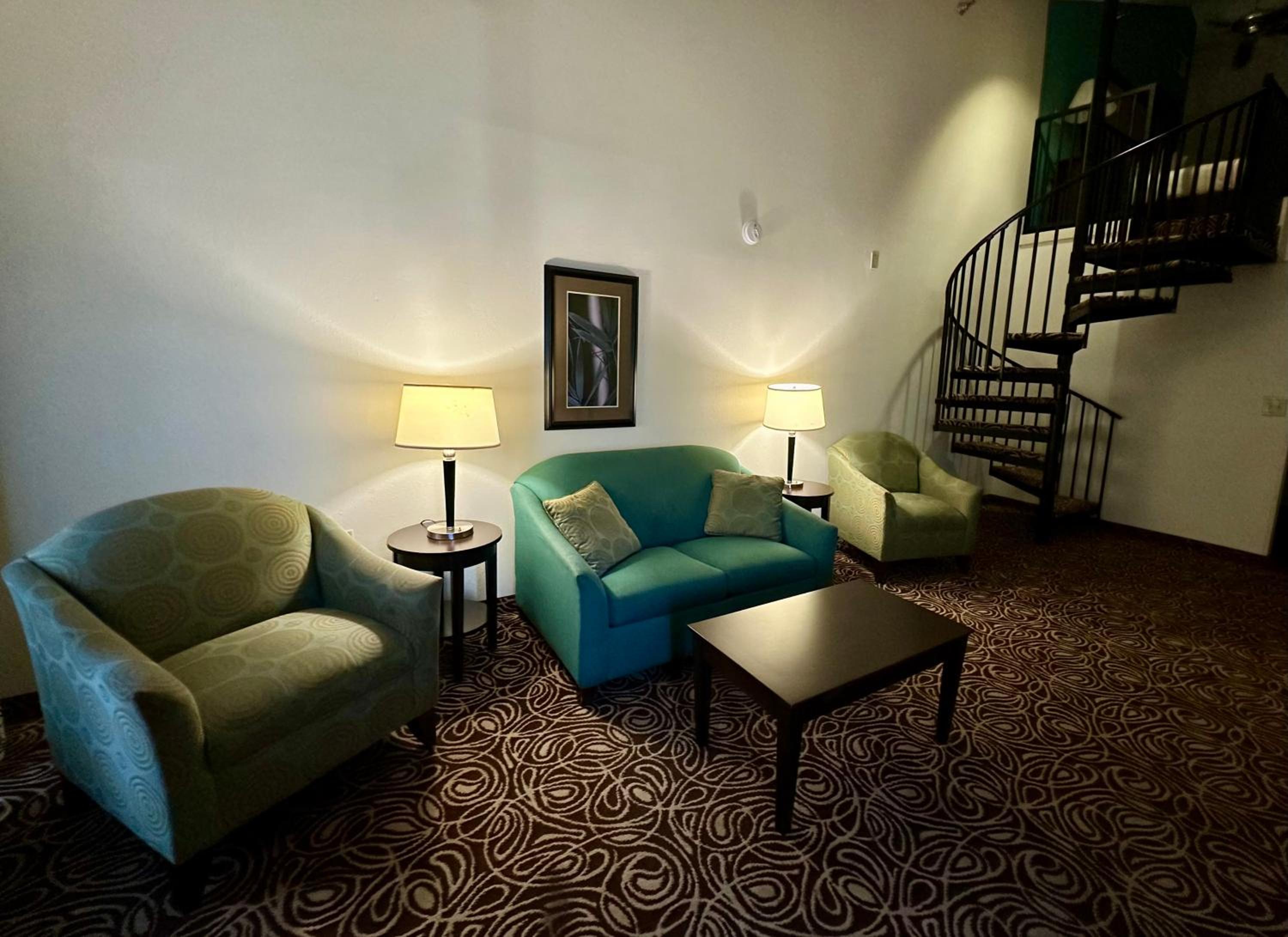 One-Bedroom Loft Suite with Sofa - Non-Smoking - Photo 3