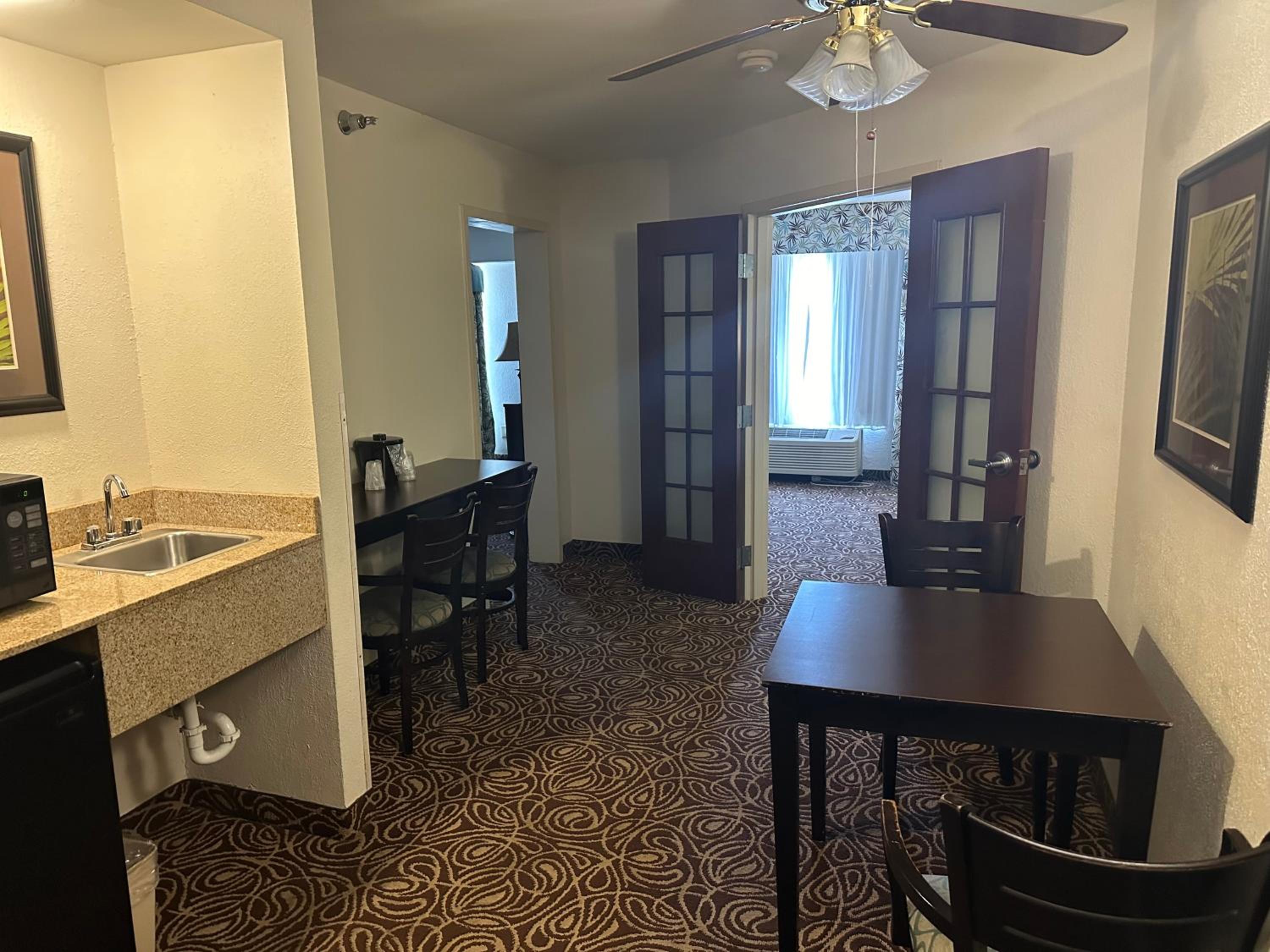 King Room with Mobility Access - Non Smoking - Photo 1