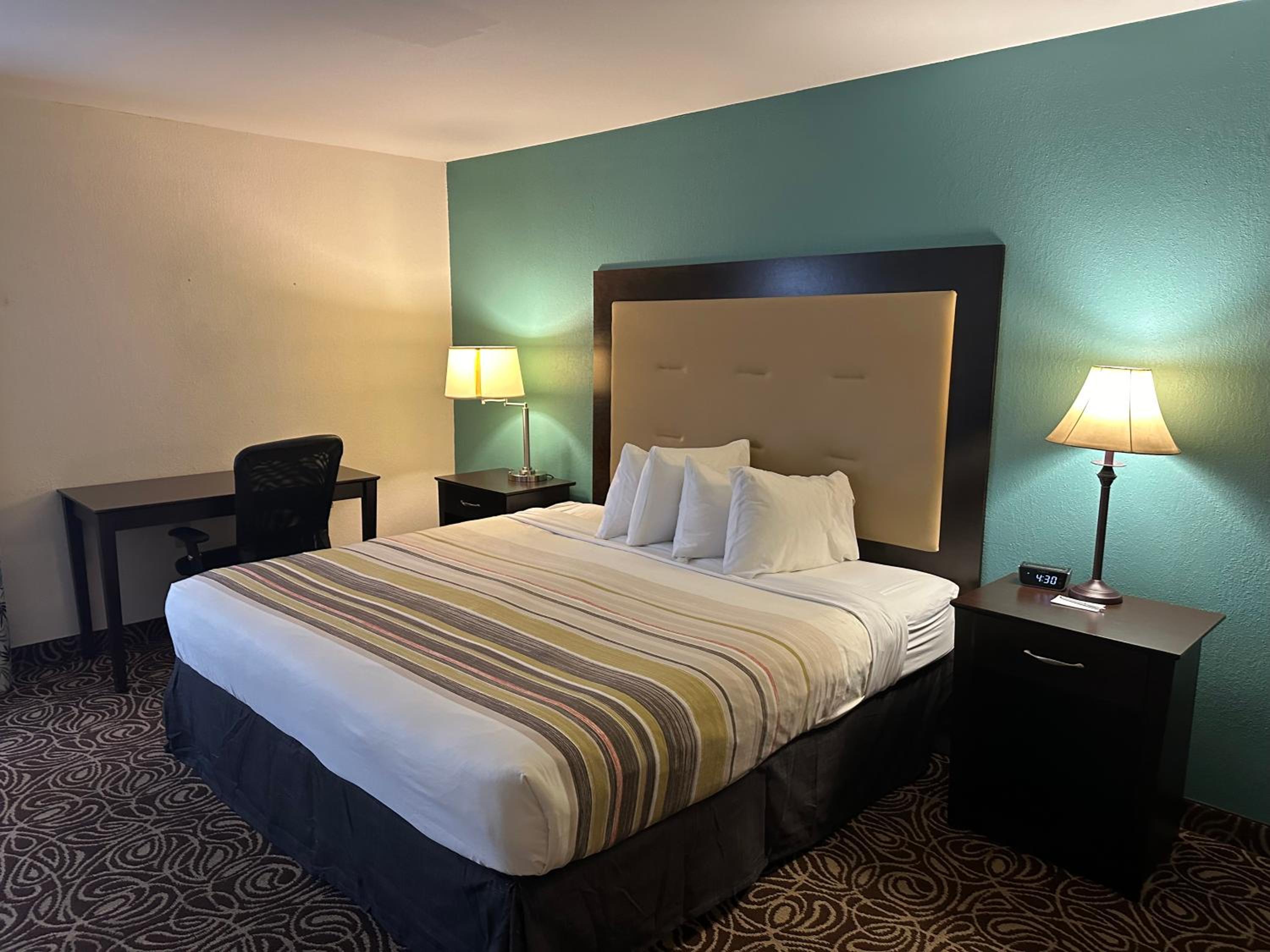 Two-Bedroom Suite - Non-Smoking - Photo 3