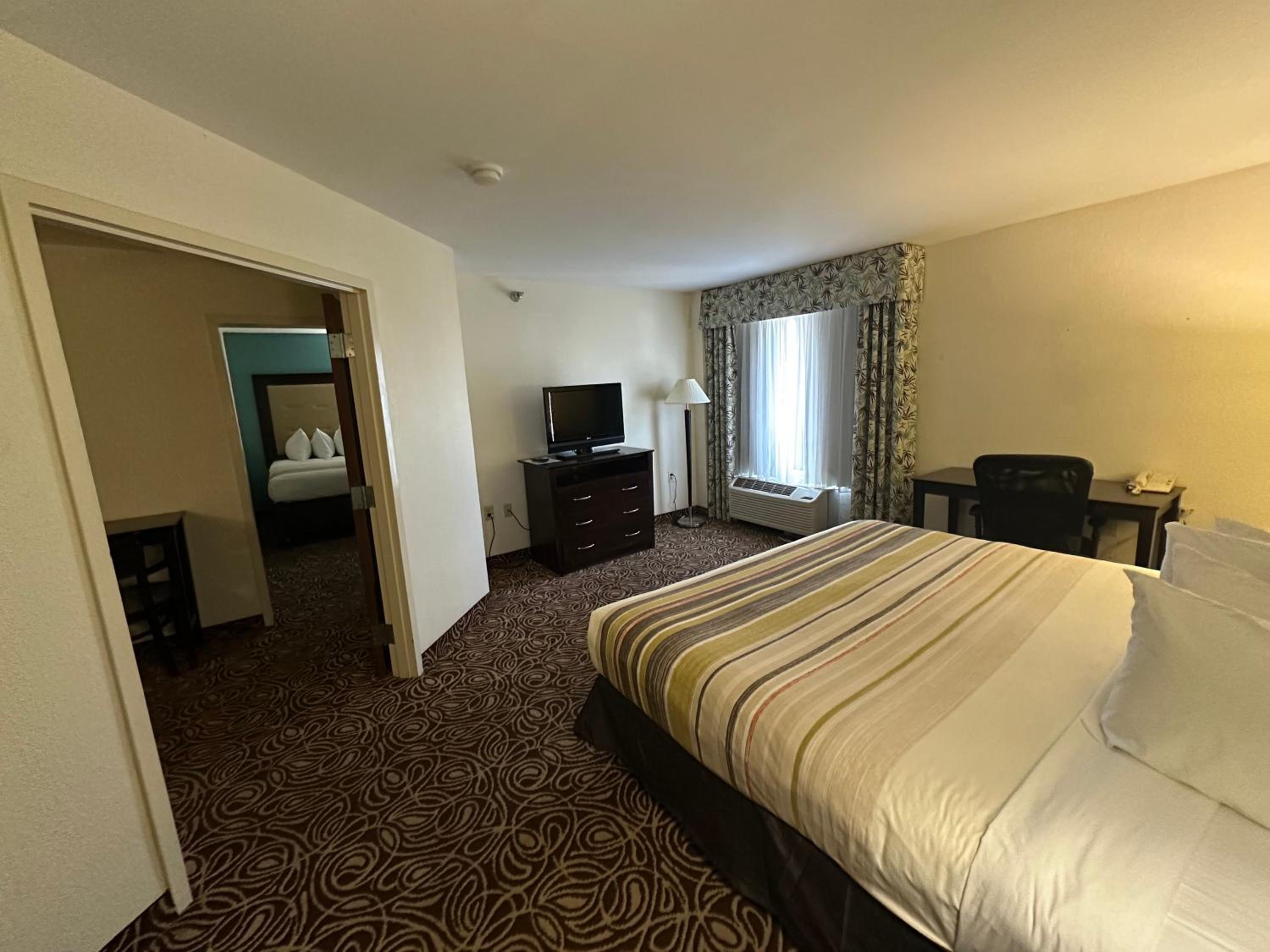 Two-Bedroom Suite - Non-Smoking - Photo 4