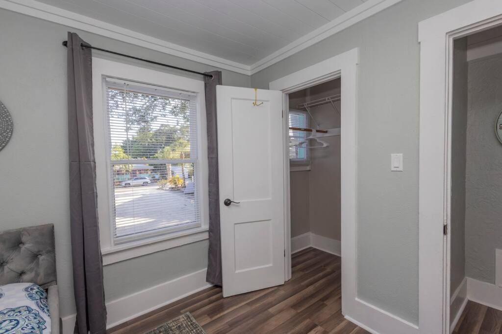 Two-Bedroom Apartment with City View photo 3