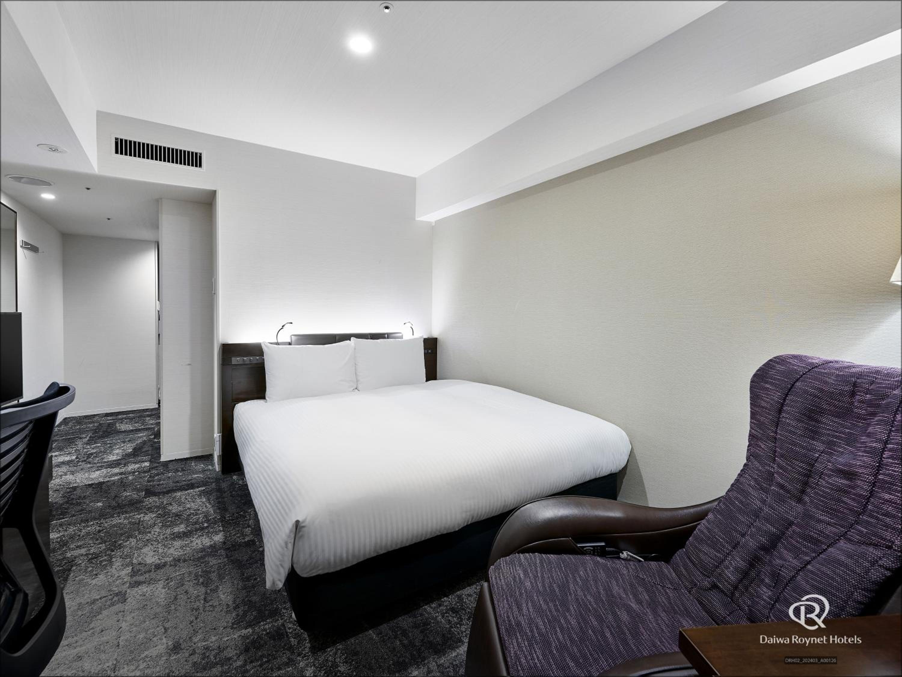Deluxe Double Room - Non-Smoking (Simmons Bed 66 in wide) - Photo 2