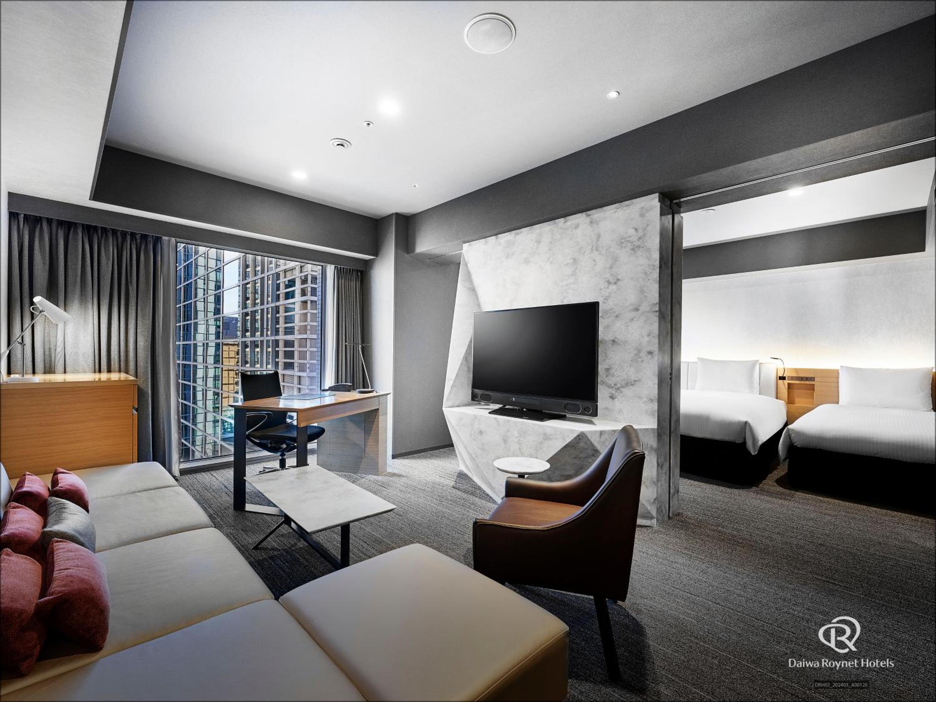 Junior Suite - Non-Smoking (Simmons Bed)
