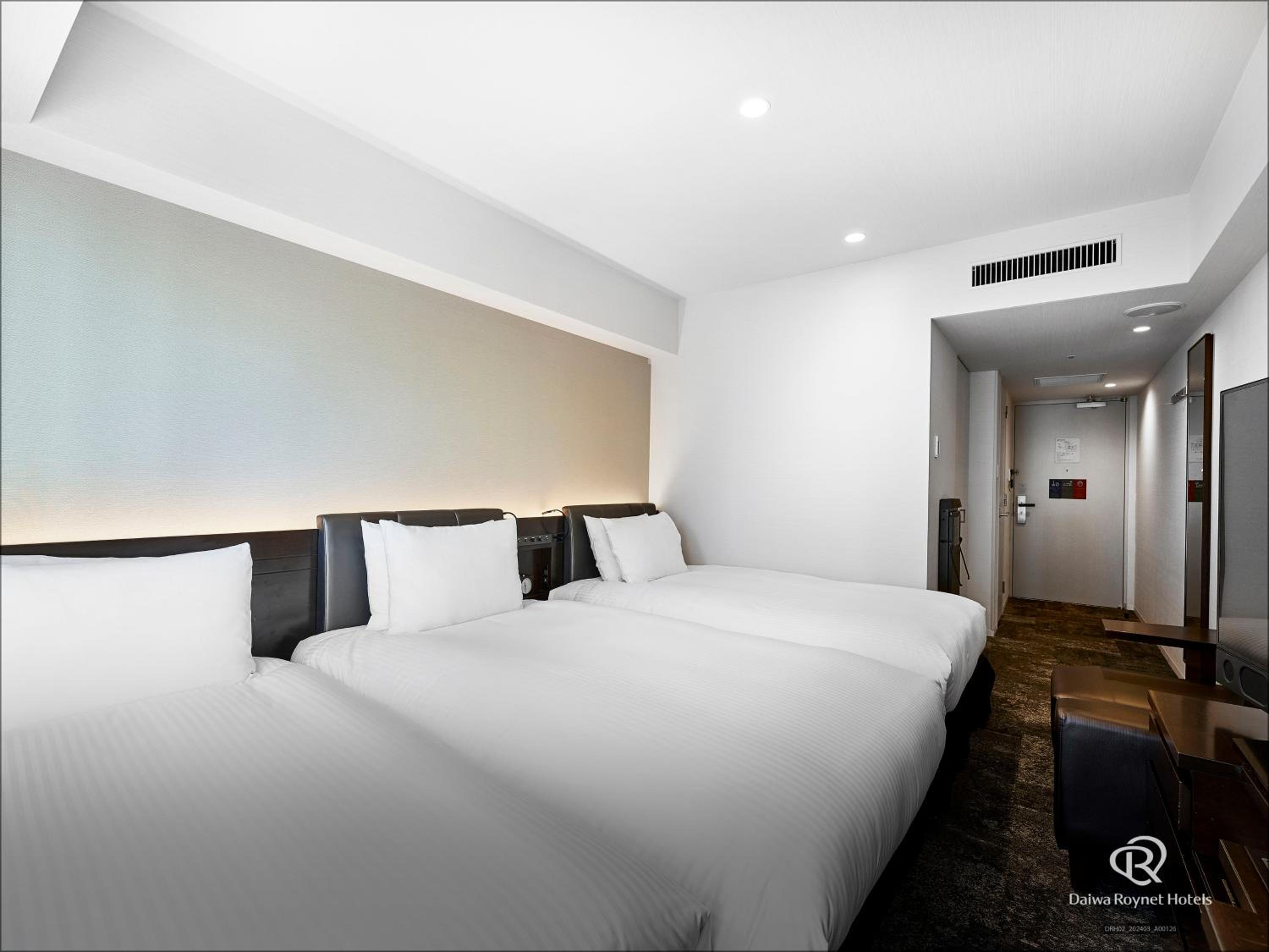 Family Room - Non-Smoking (Simmons Bed)