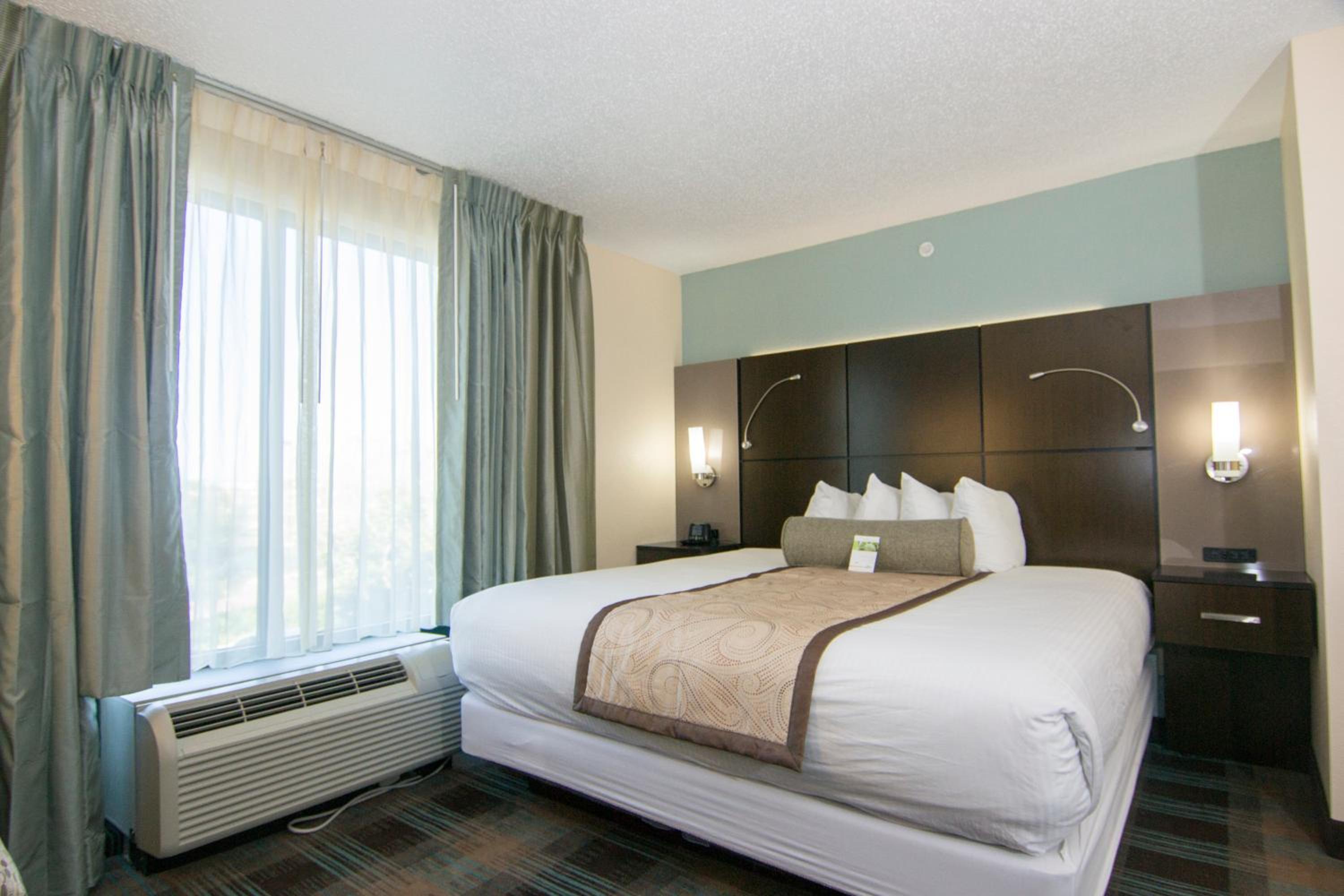 One-Bedroom King Suite - Non-Smoking