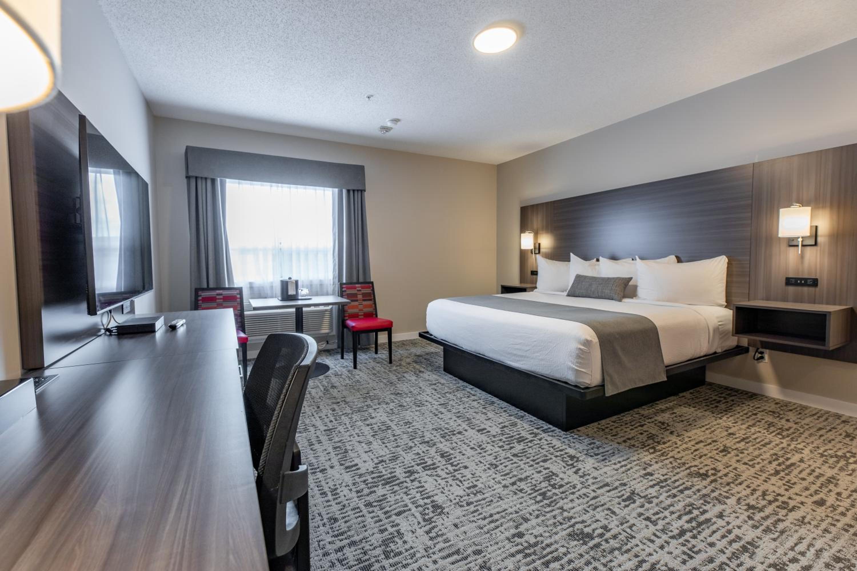 King Suite with Spa Bath with Interior Access photo 3